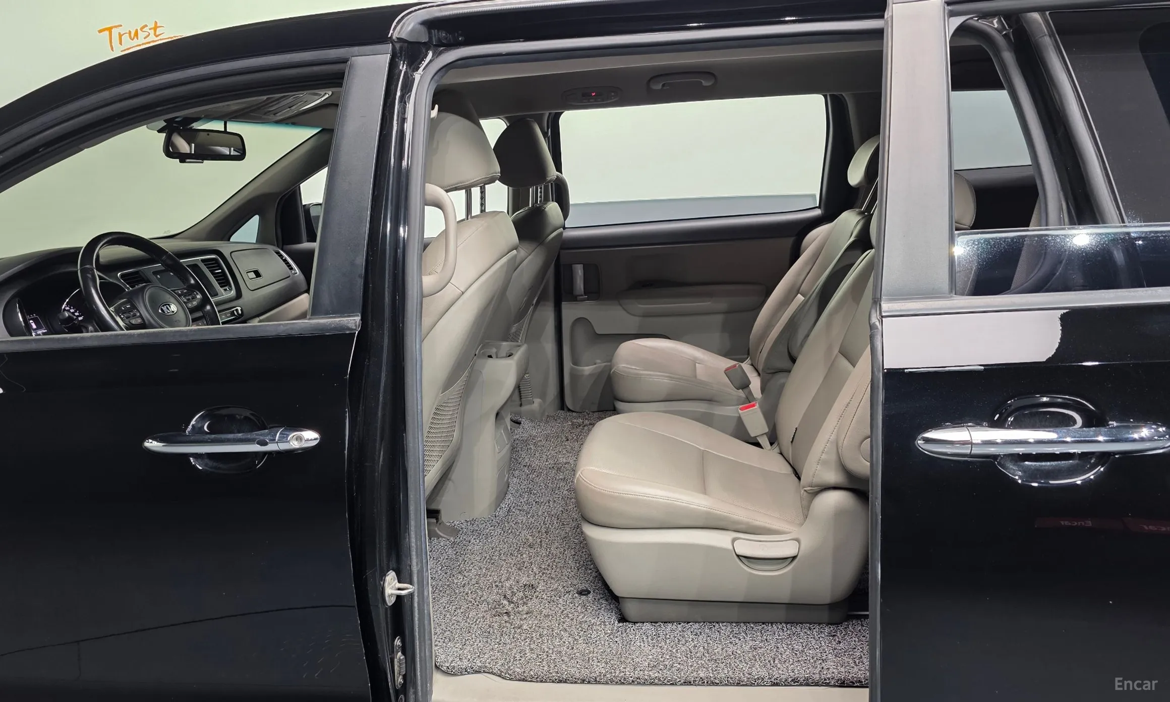 Kia Carnival превью 12