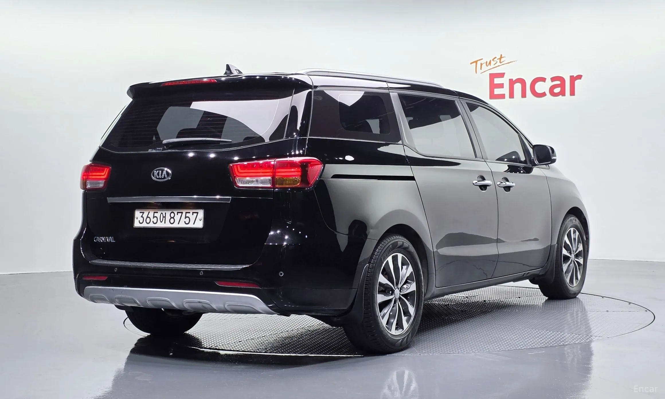 Kia Carnival превью 2