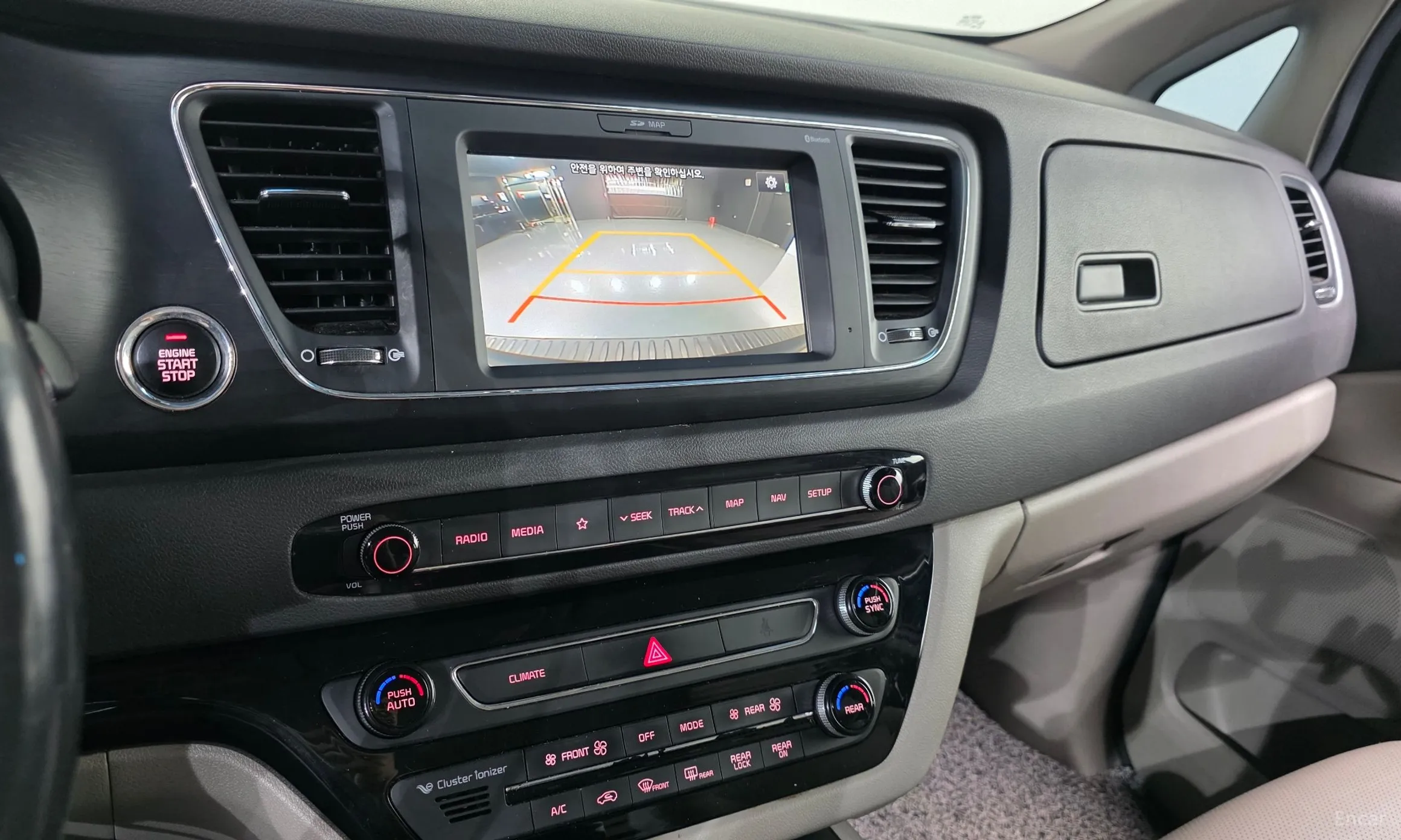 Kia Carnival превью 16