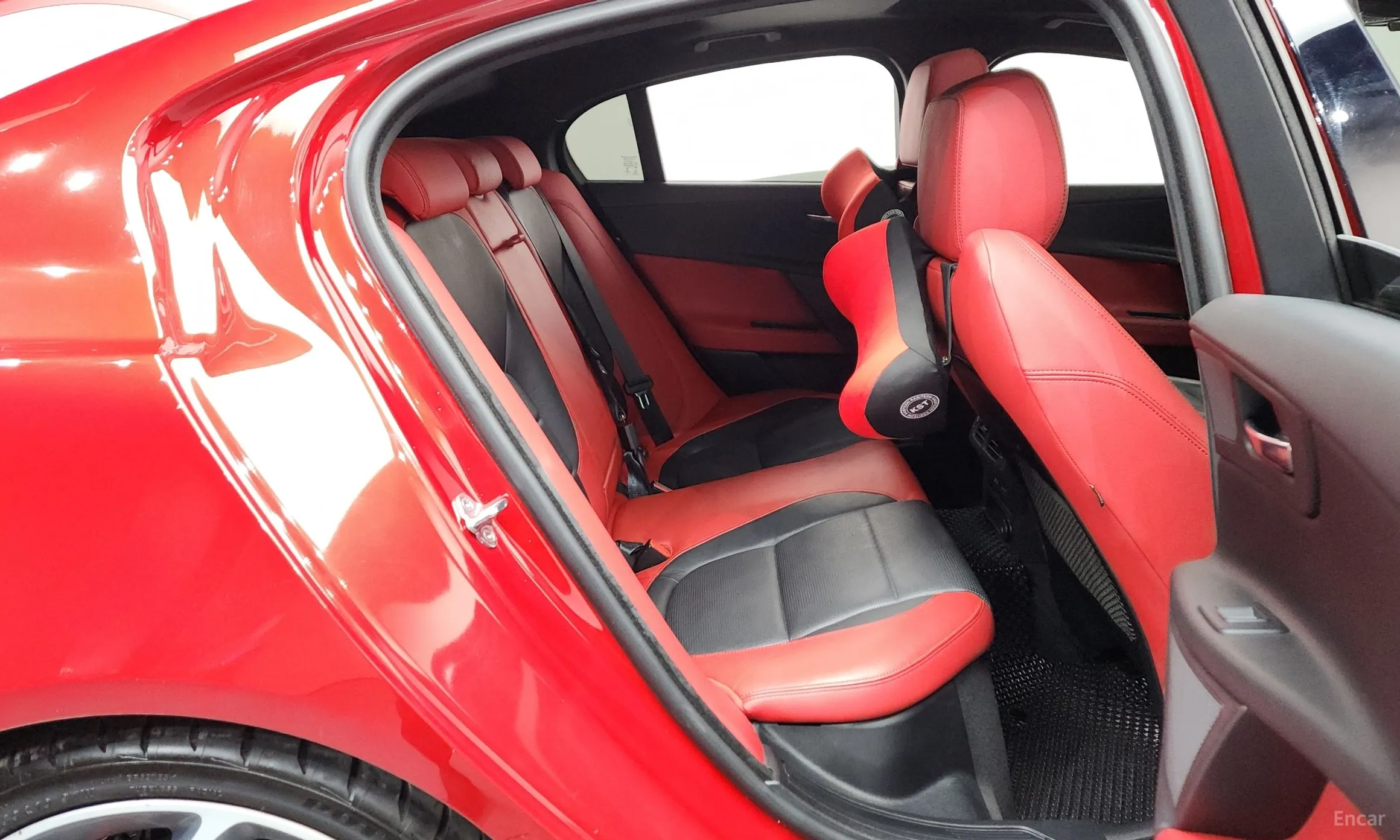 Jaguar XE превью 11