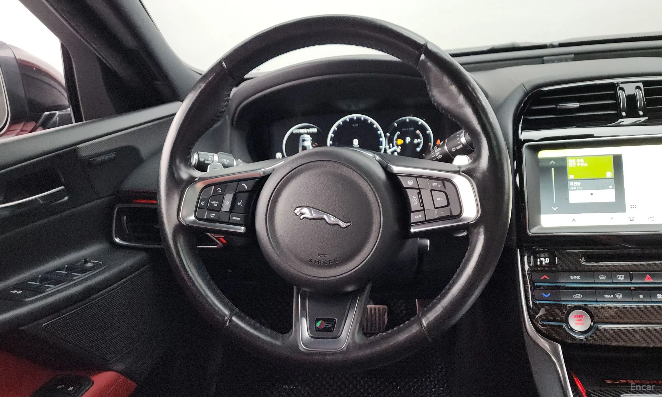 Jaguar XE превью 14