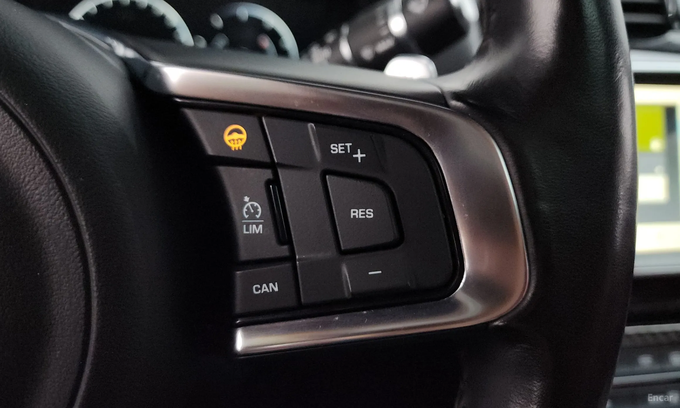 Jaguar XE превью 16