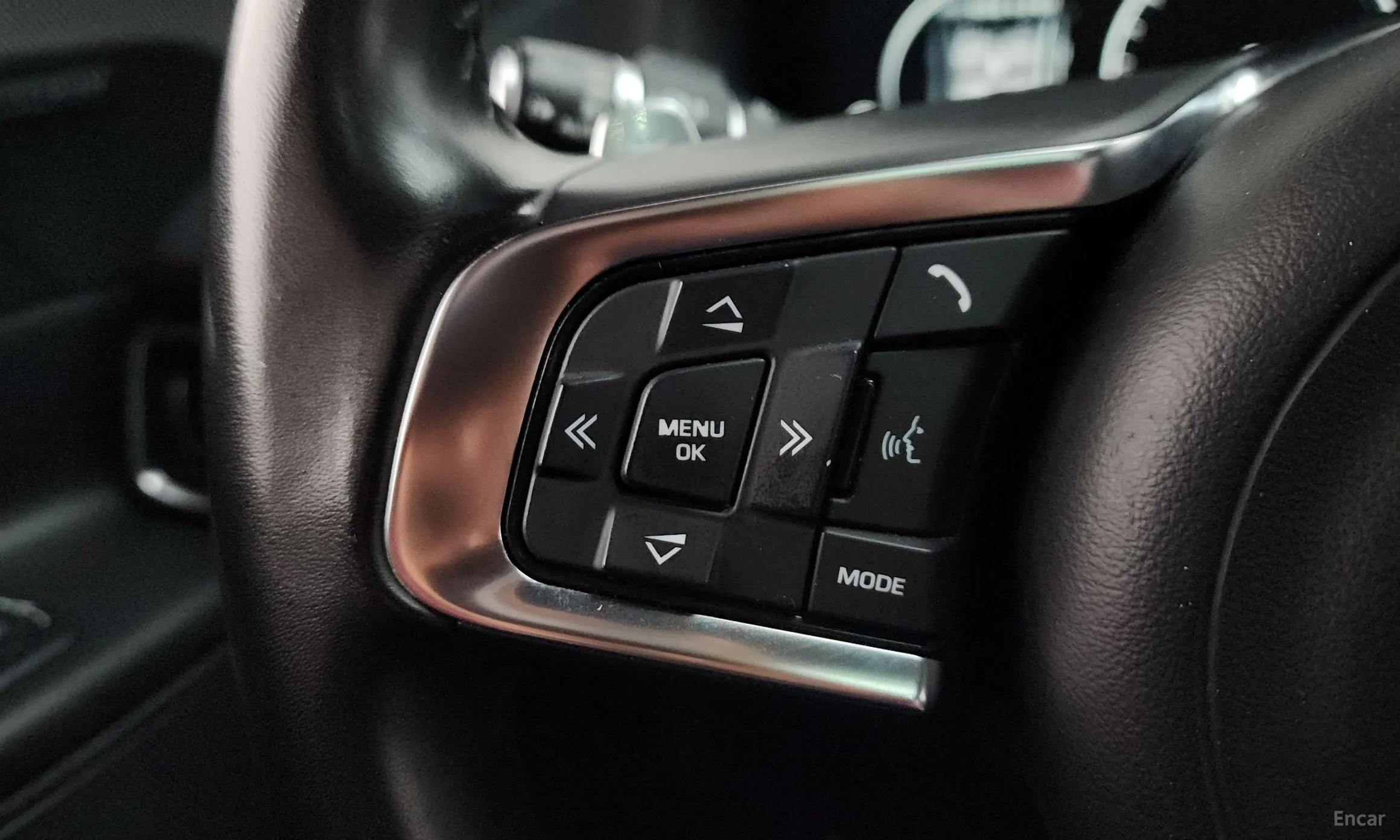 Jaguar XE превью 17