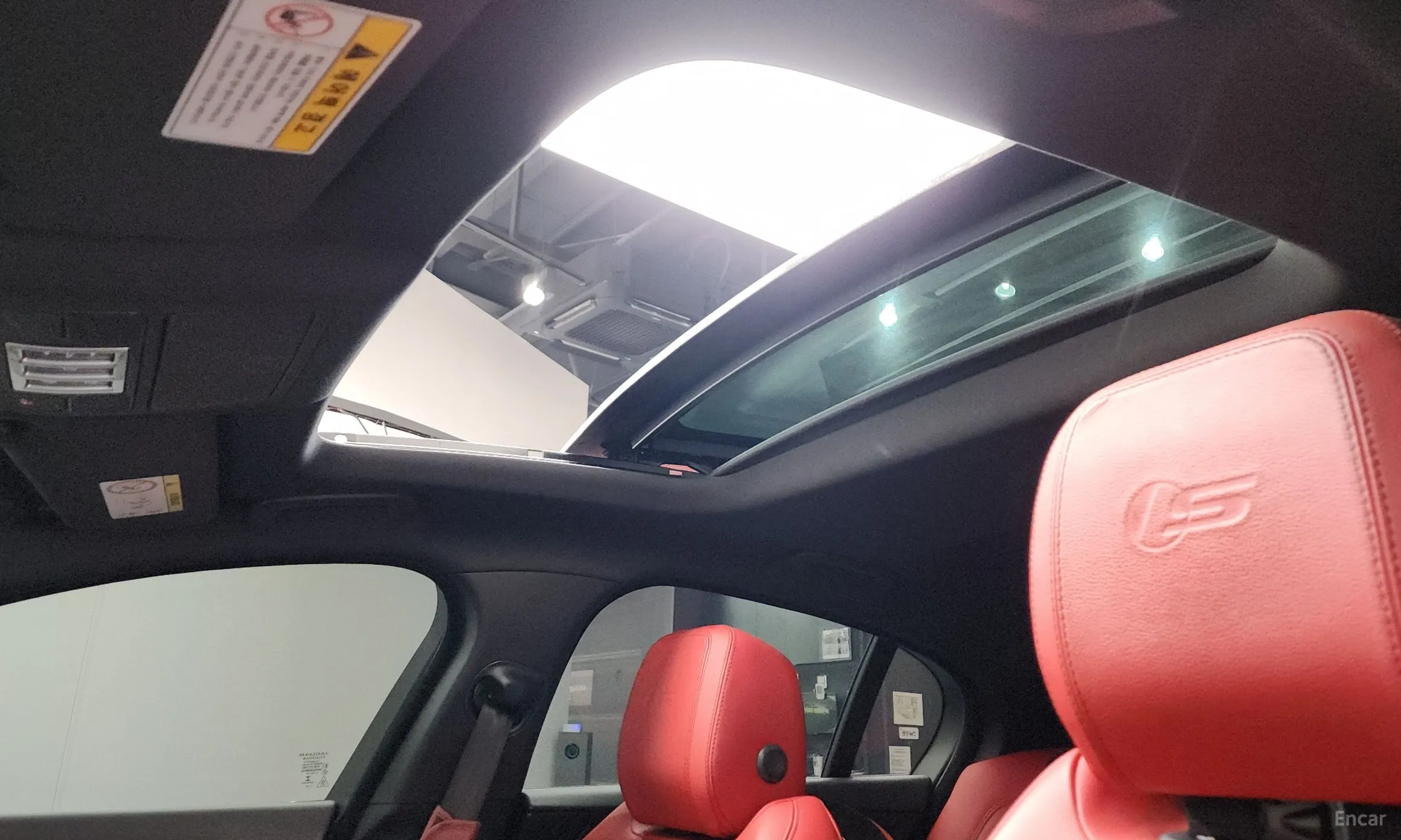 Jaguar XE превью 18