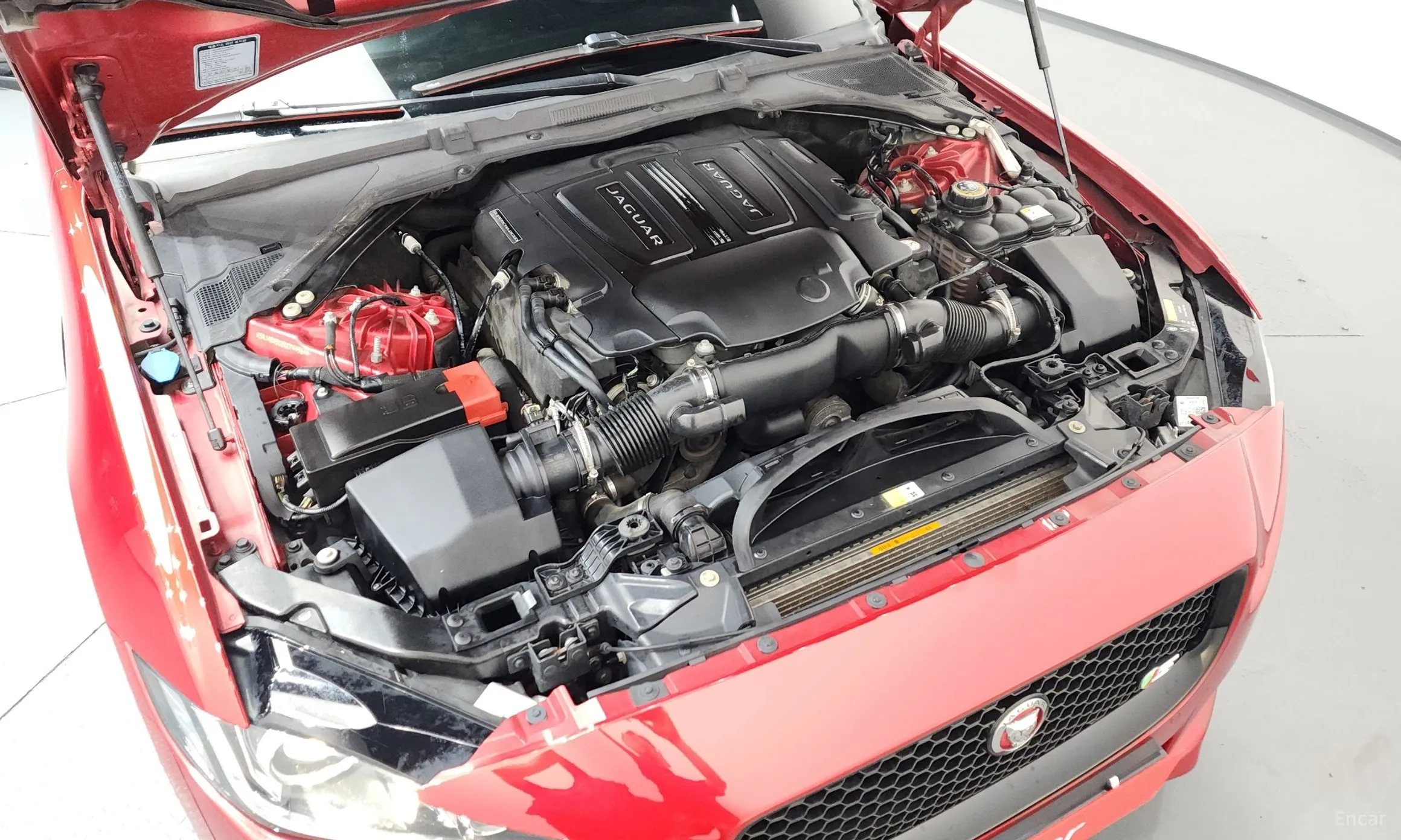 Jaguar XE превью 6
