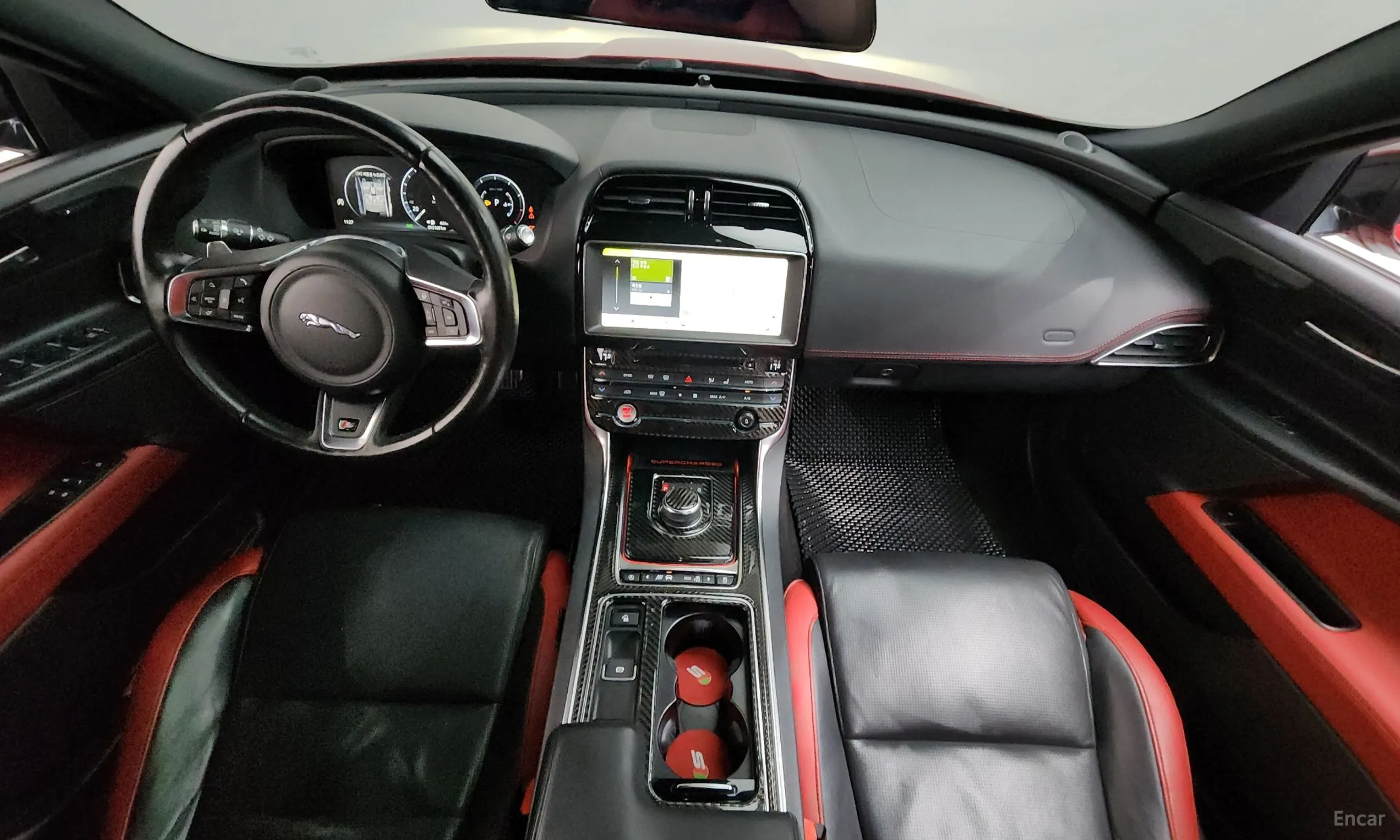 Jaguar XE превью 7