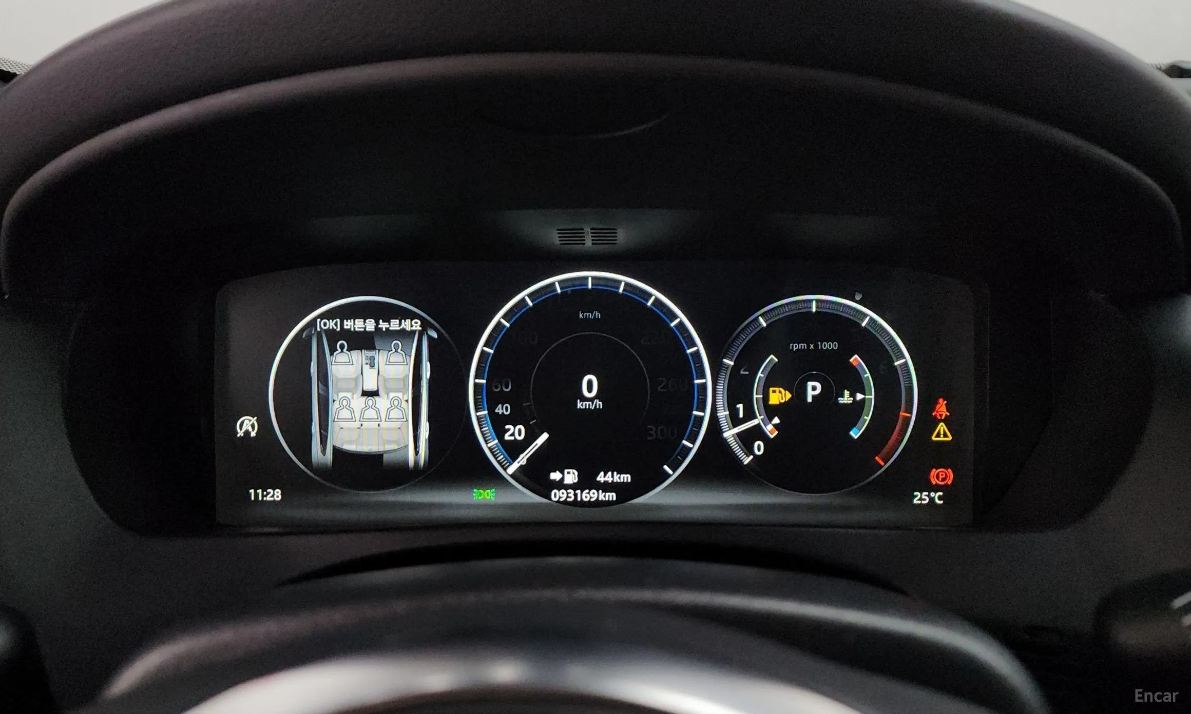 Jaguar XE превью 8