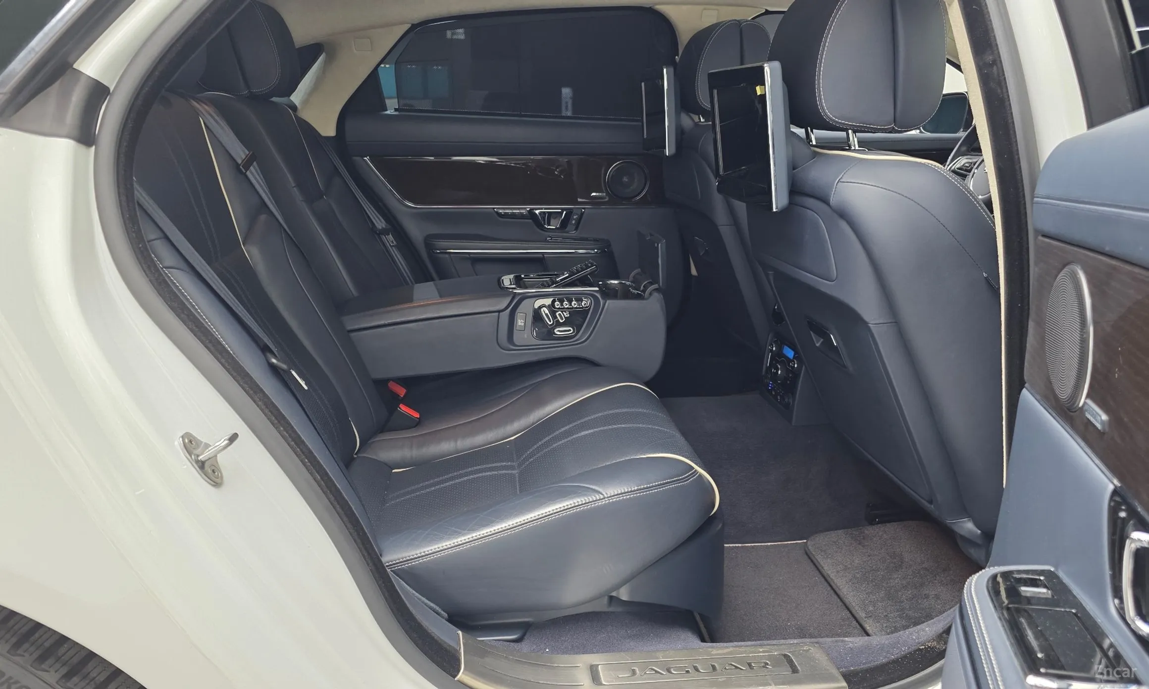 Jaguar All New XJ превью 12