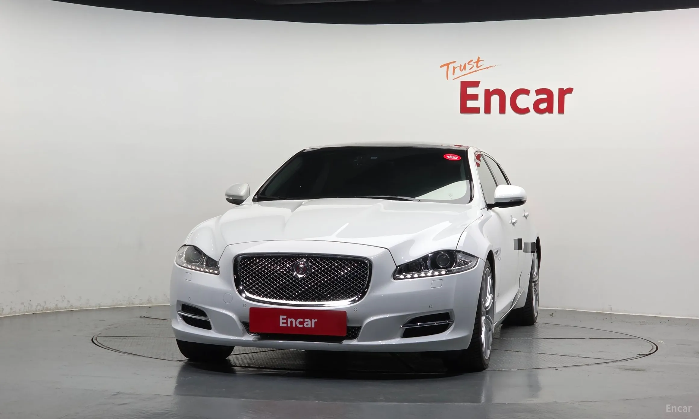 Jaguar All New XJ превью 3
