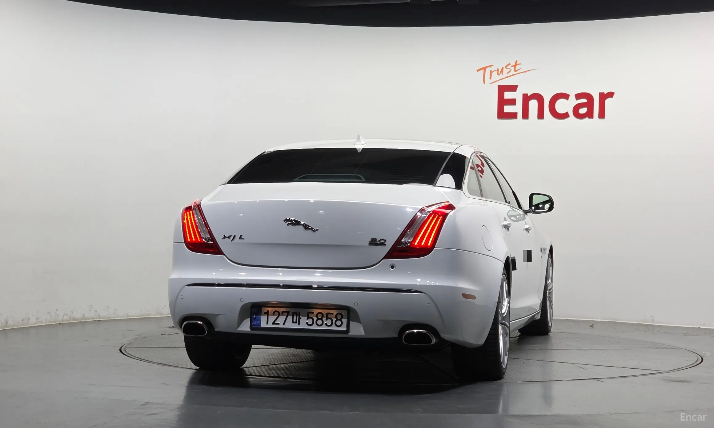 Jaguar All New XJ превью 4