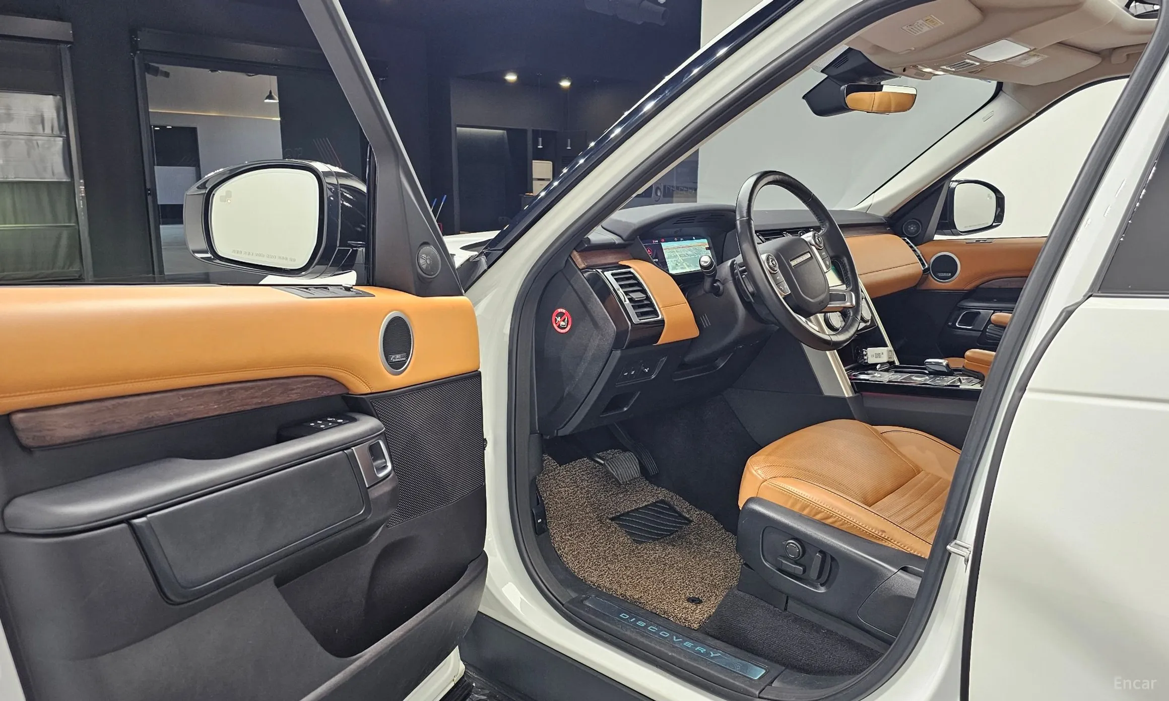Land Rover Discovery 5 превью 10