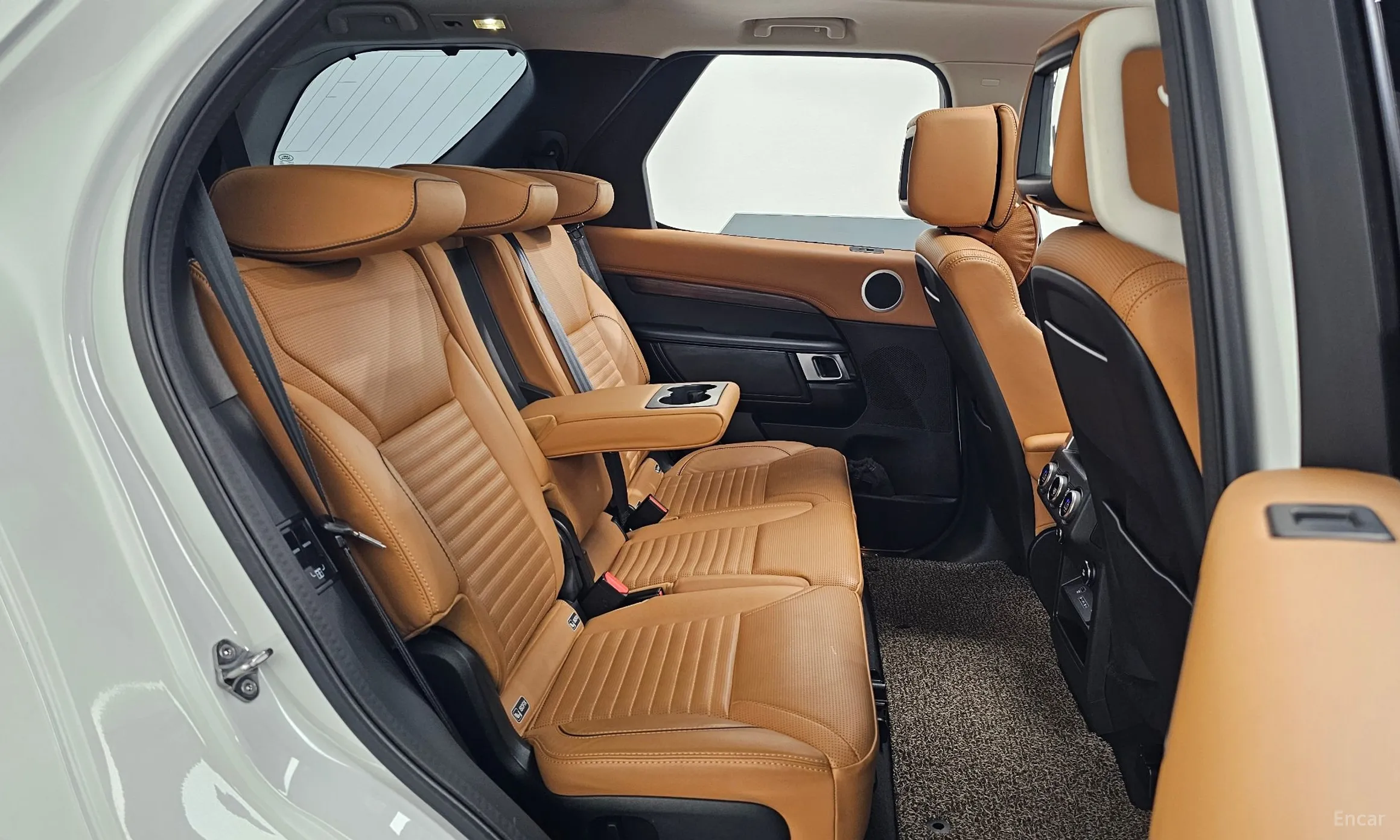 Land Rover Discovery 5 превью 11