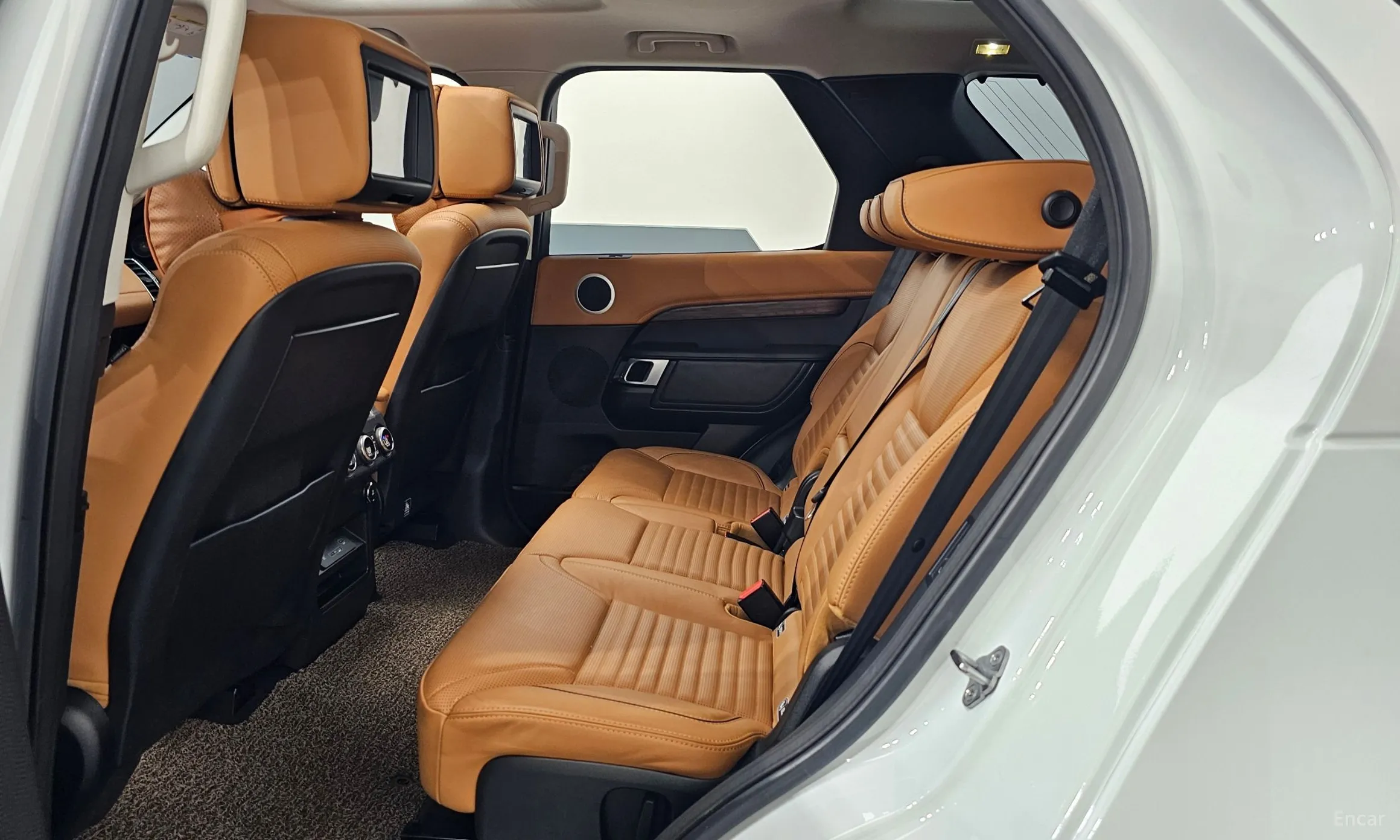 Land Rover Discovery 5 превью 12