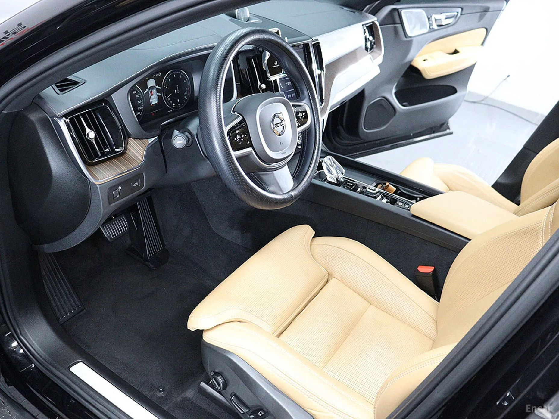 Volvo XC60 Gen 2 превью 16
