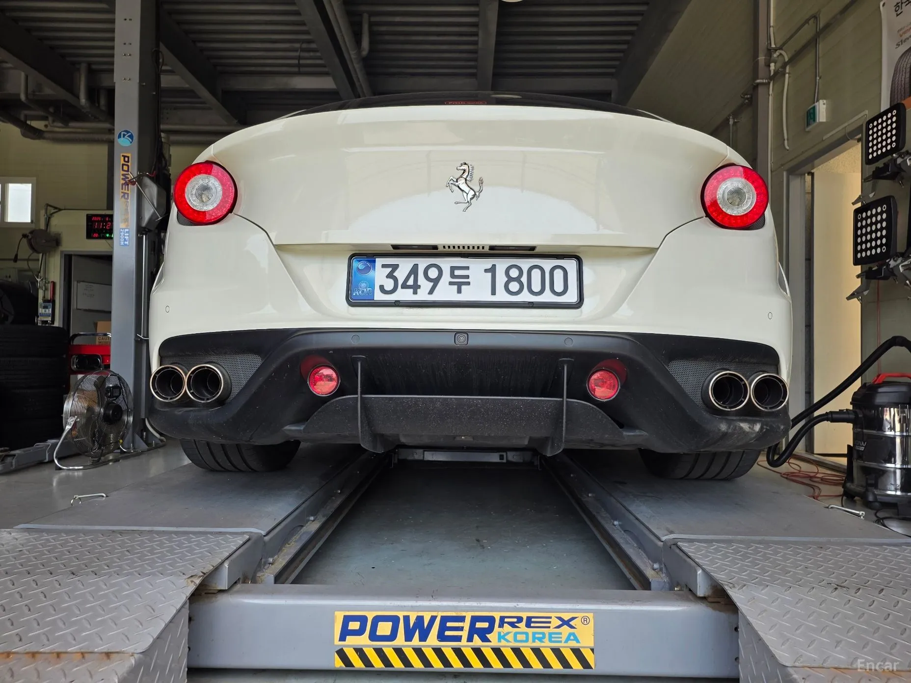 Ferrari FF превью 10