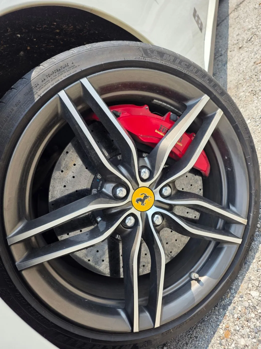 Ferrari FF превью 19