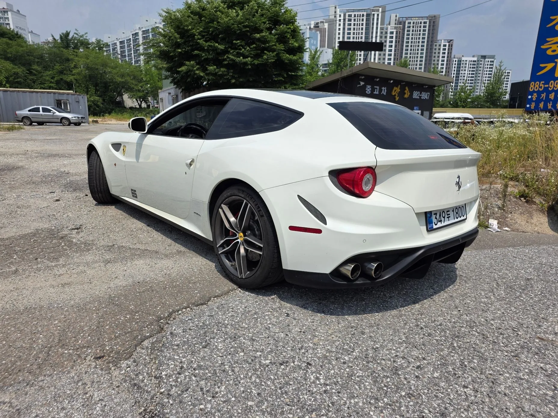 Ferrari FF превью 6