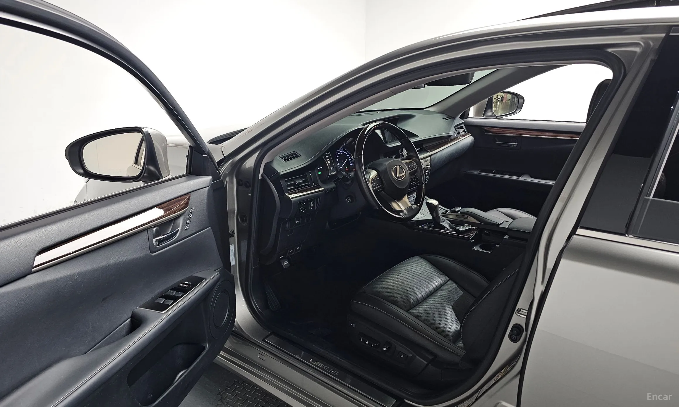 Lexus New ES300h превью 10
