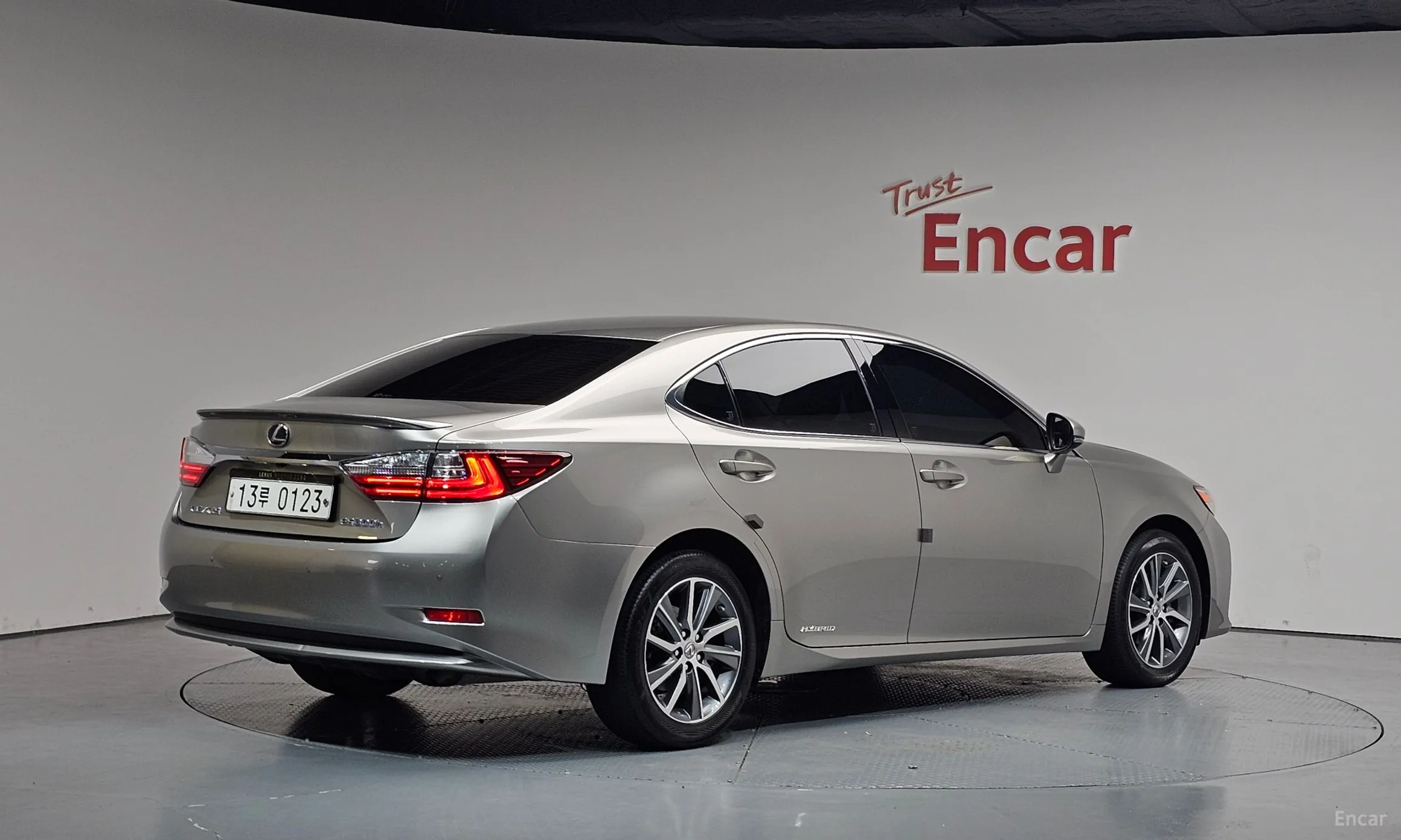 Lexus New ES300h