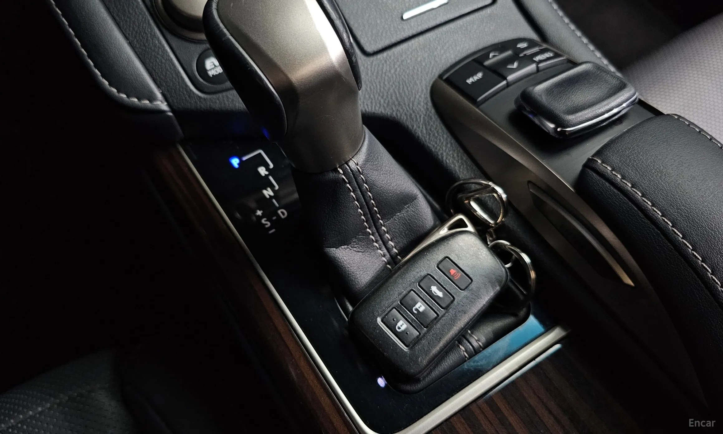 Lexus New ES300h превью 9