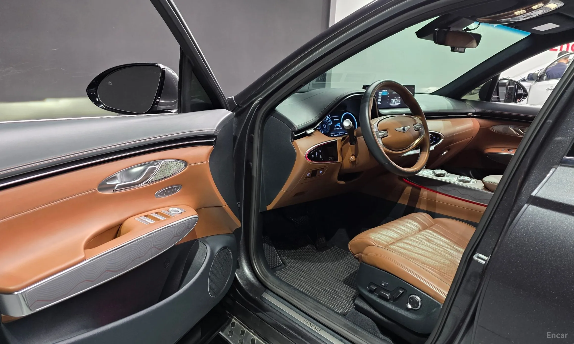 Genesis GV70 превью 10