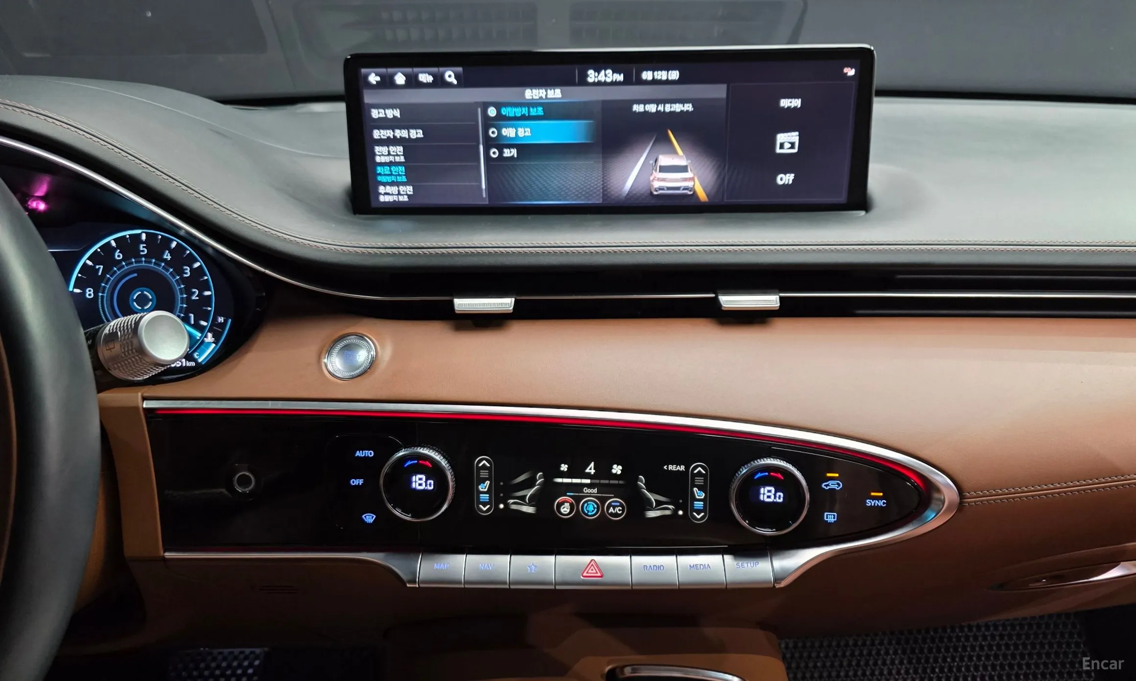 Genesis GV70 превью 18