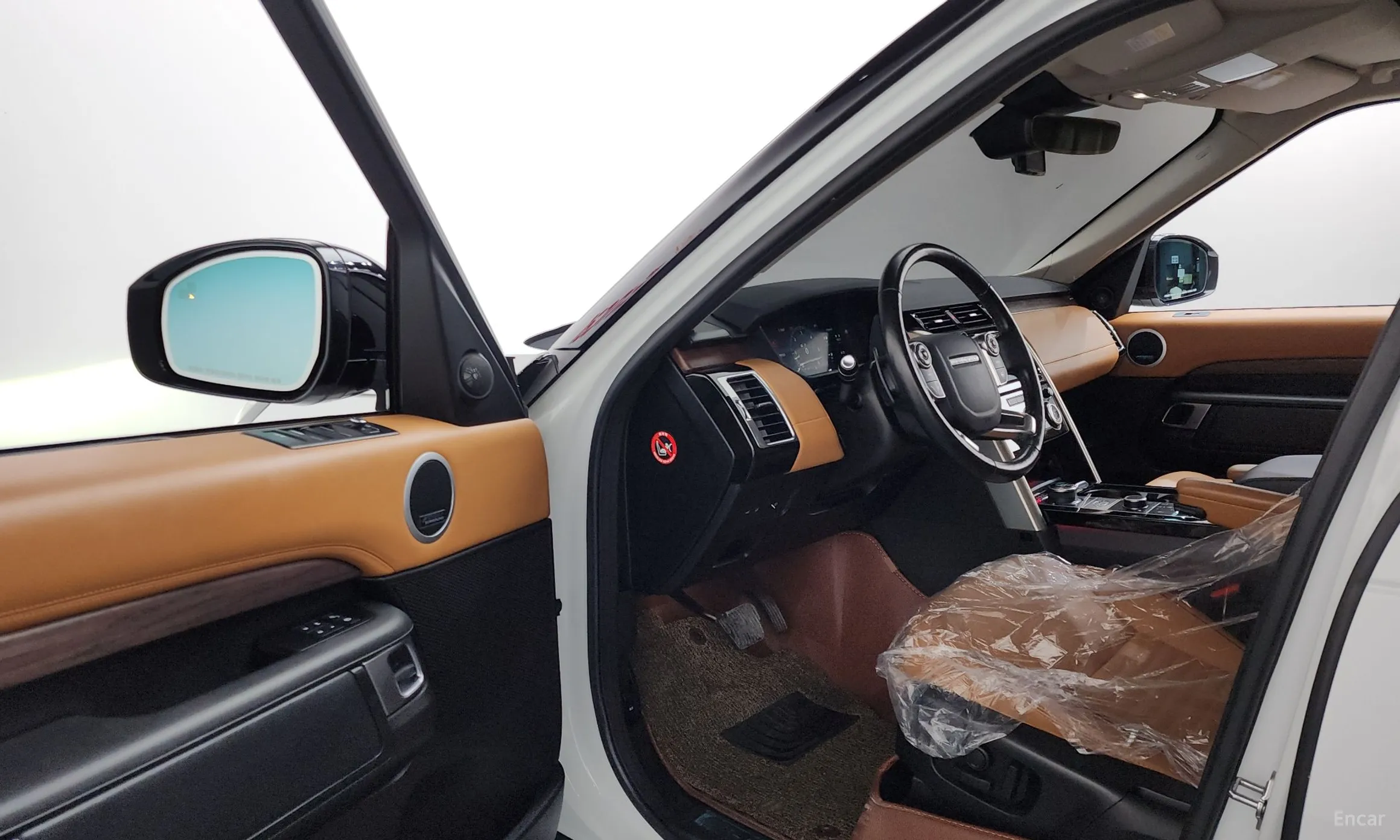 Land Rover Discovery 5 превью 10
