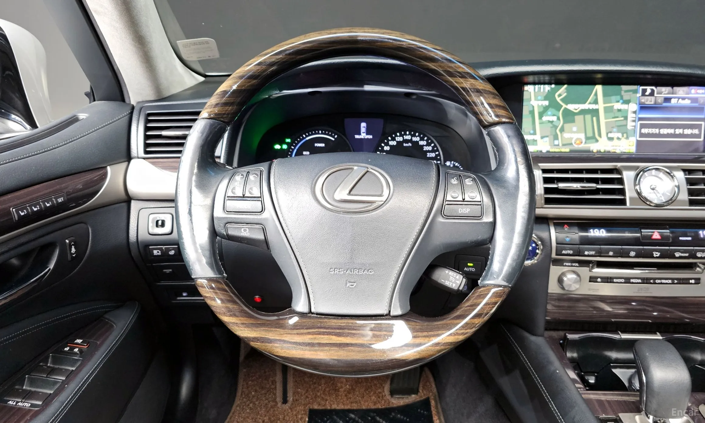 Lexus LS600hL превью 12