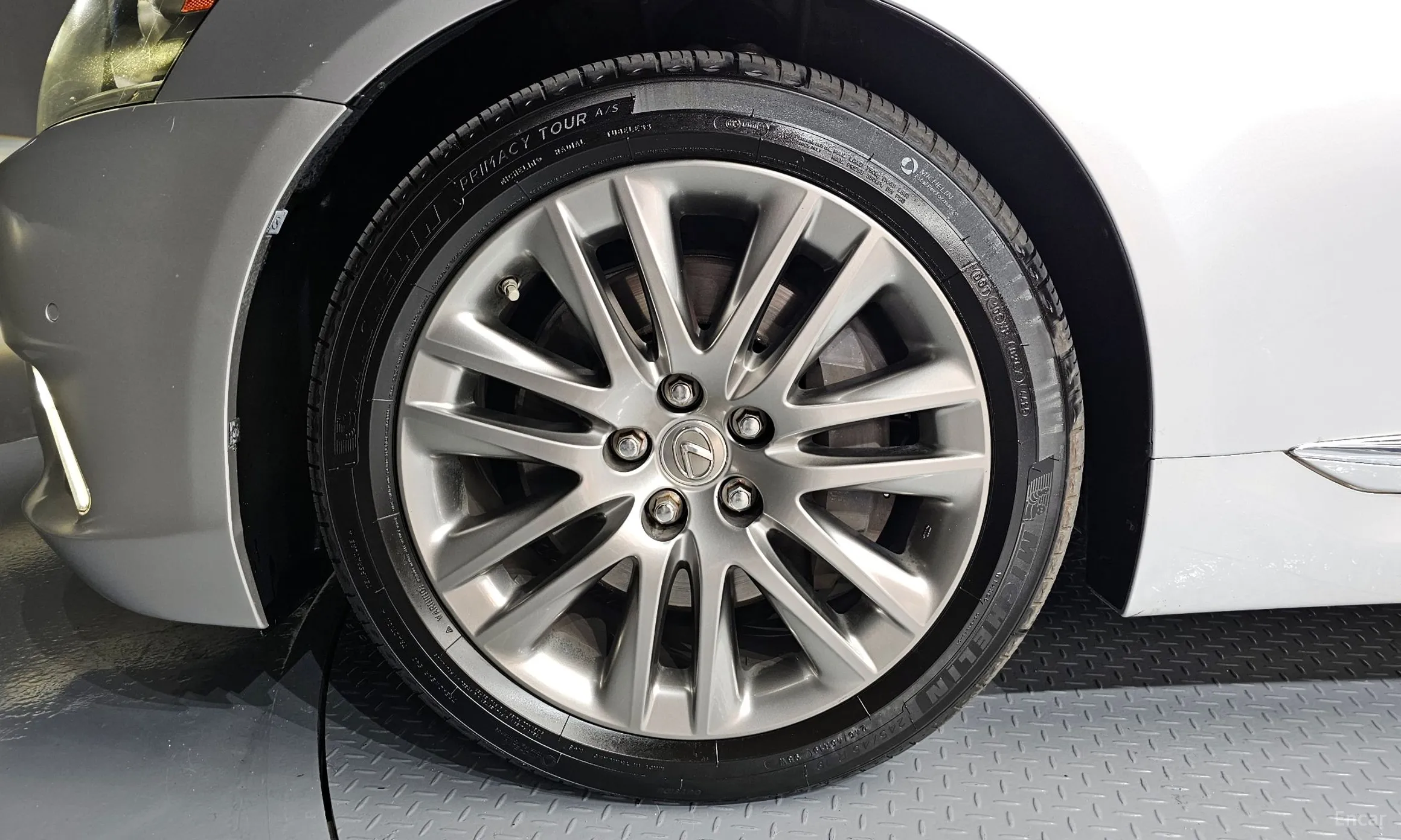Lexus LS600hL превью 5