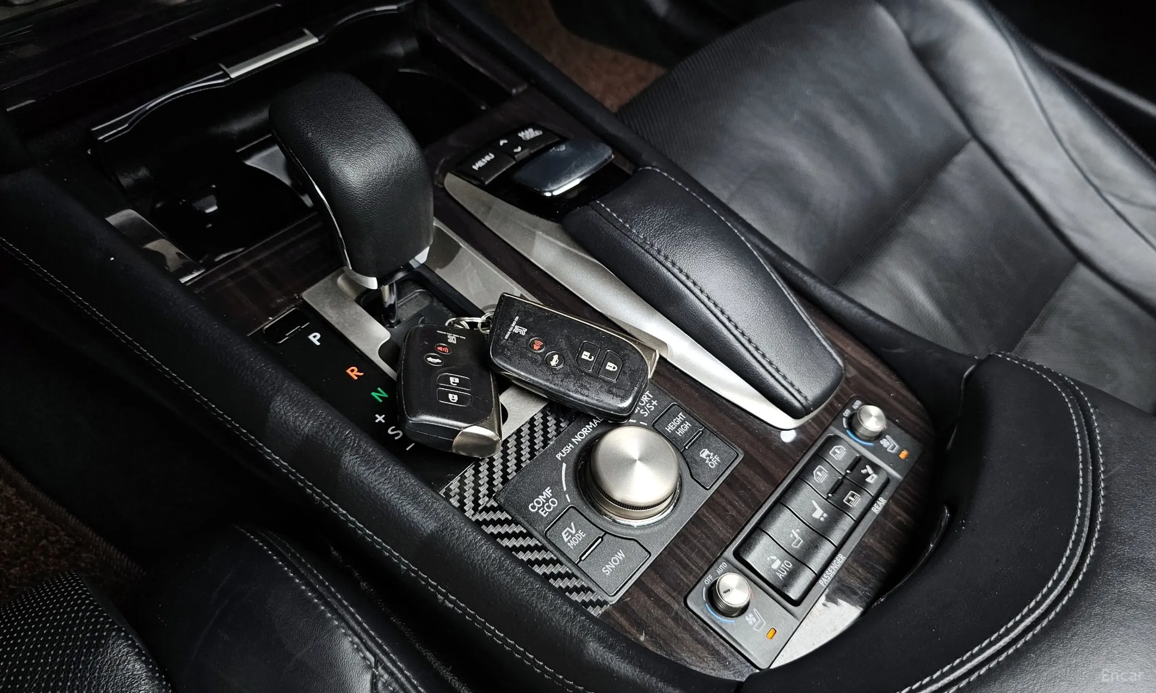 Lexus LS600hL превью 9