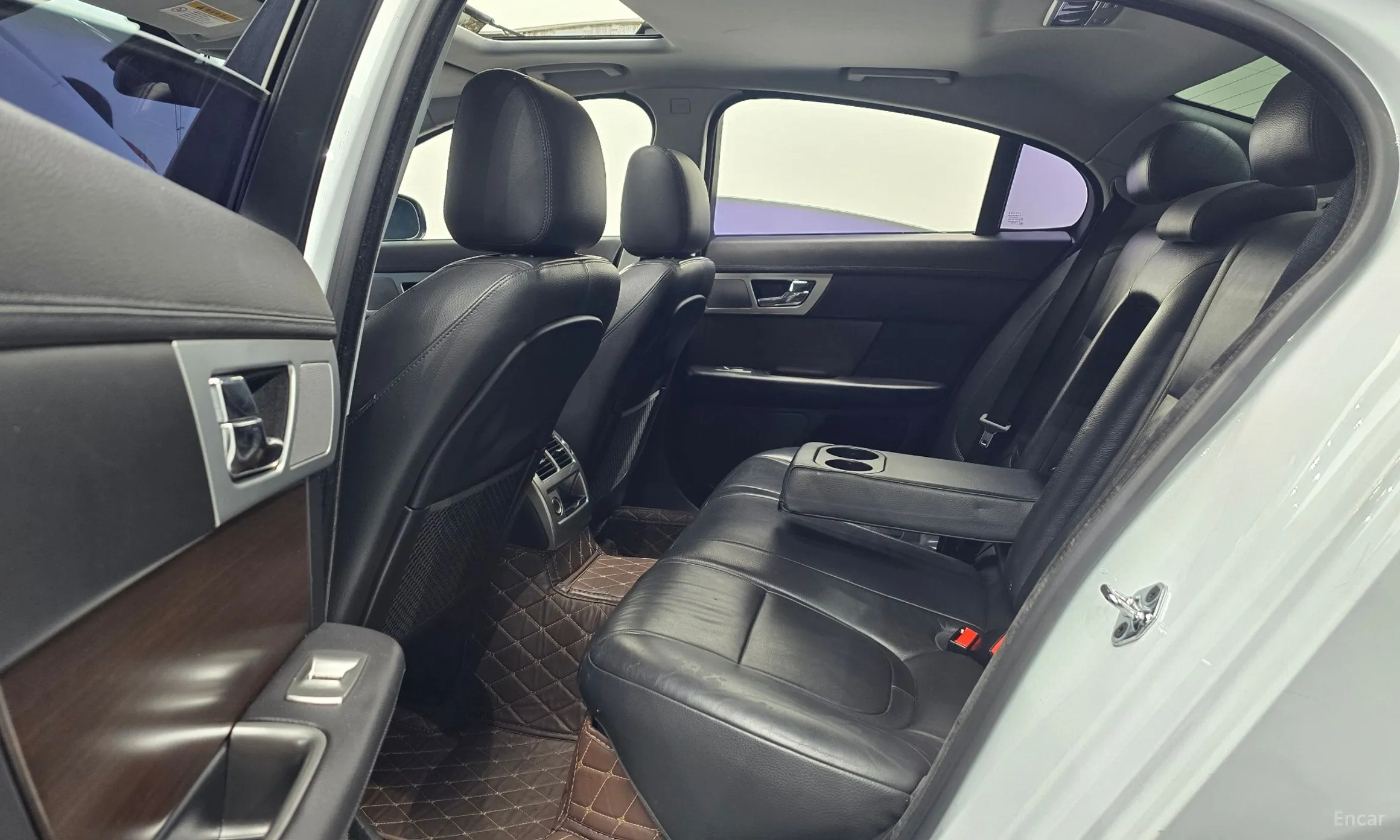 Jaguar New XF превью 12