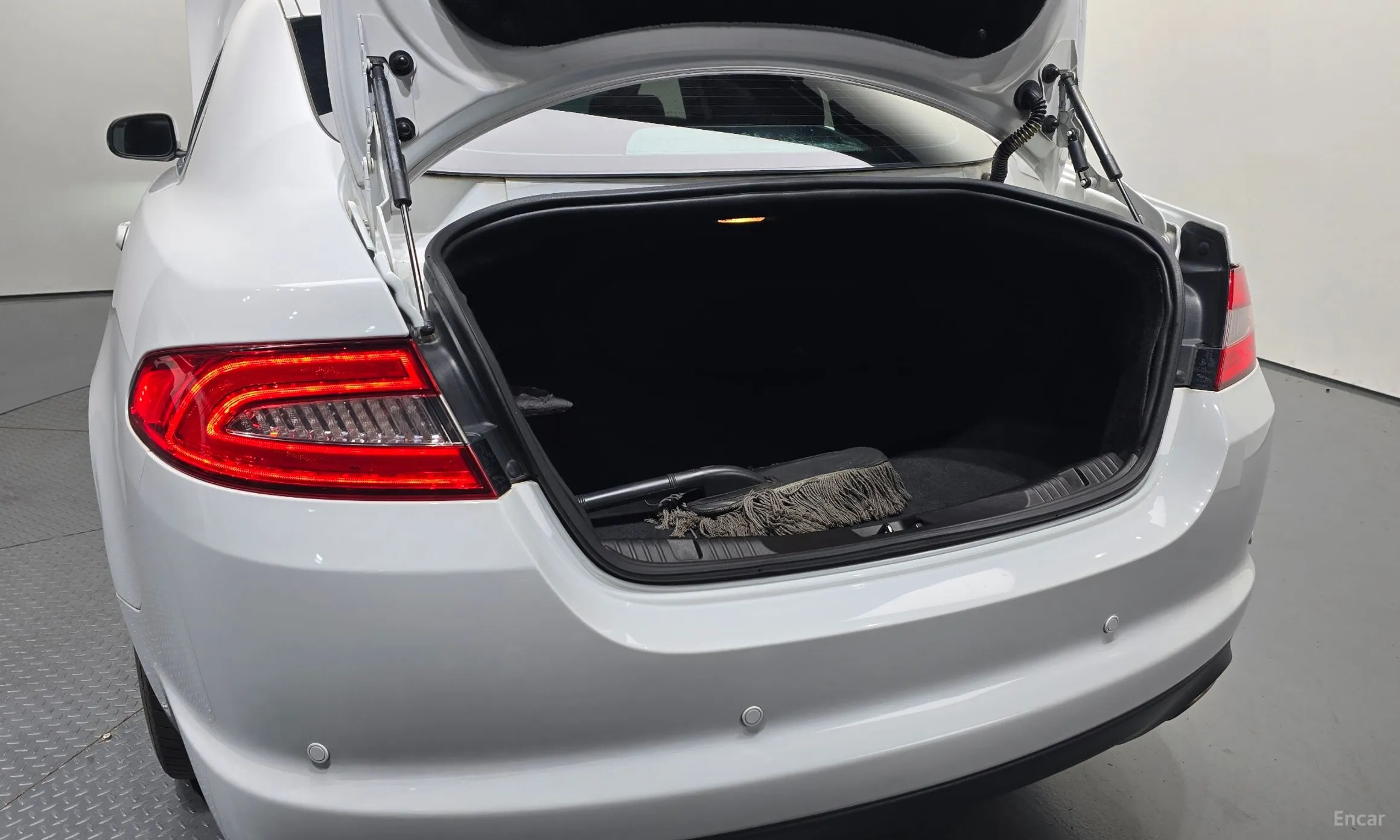 Jaguar New XF превью 18