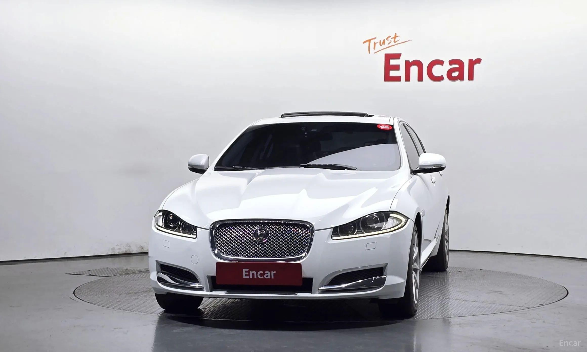 Jaguar New XF превью 3
