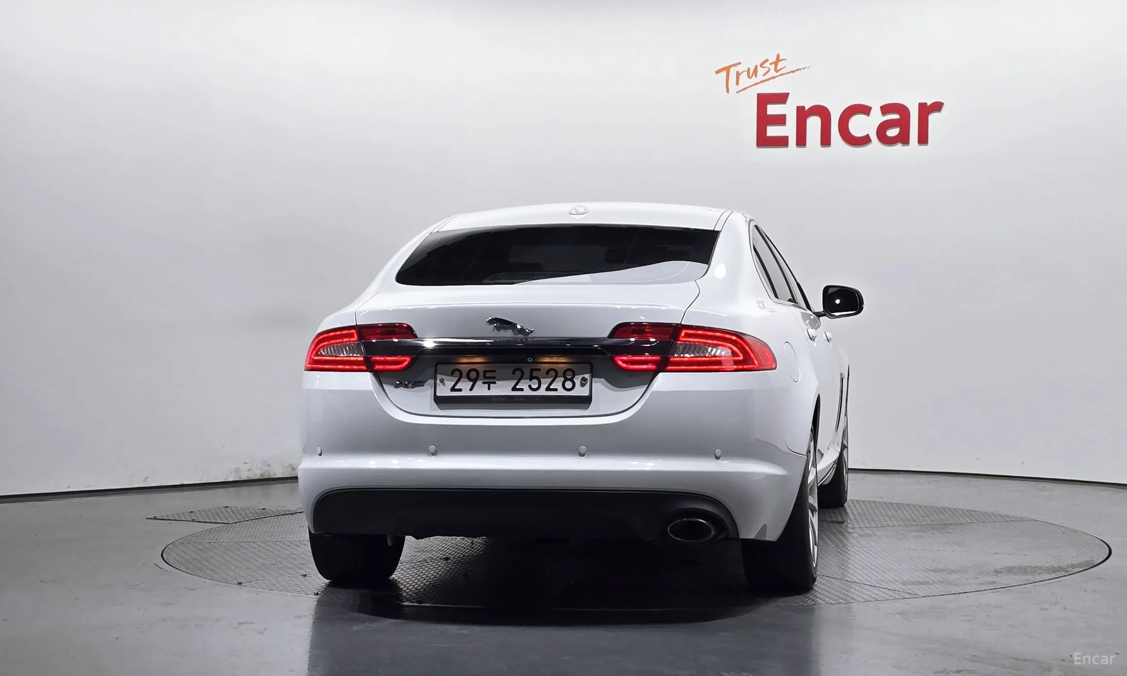 Jaguar New XF превью 4