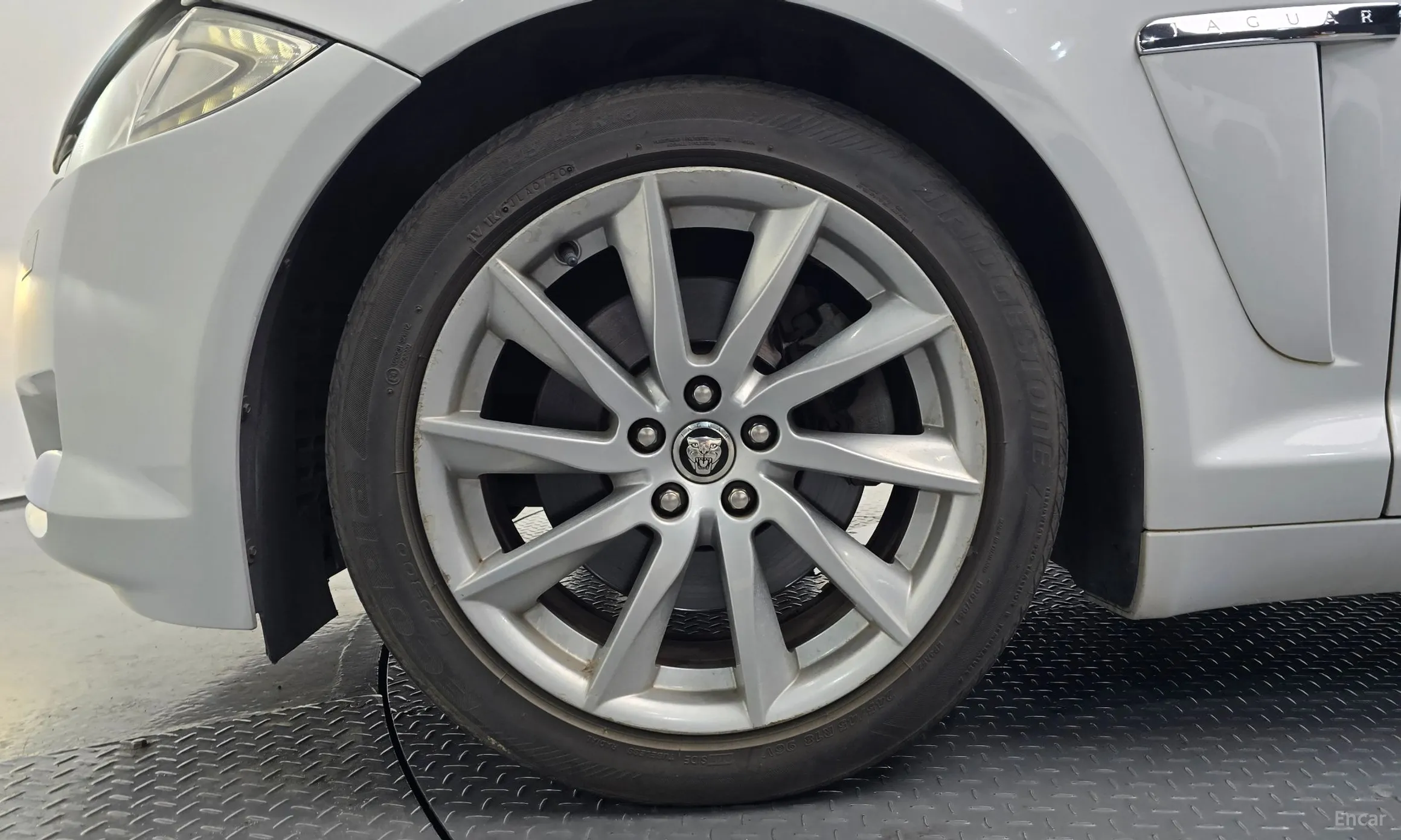 Jaguar New XF превью 5