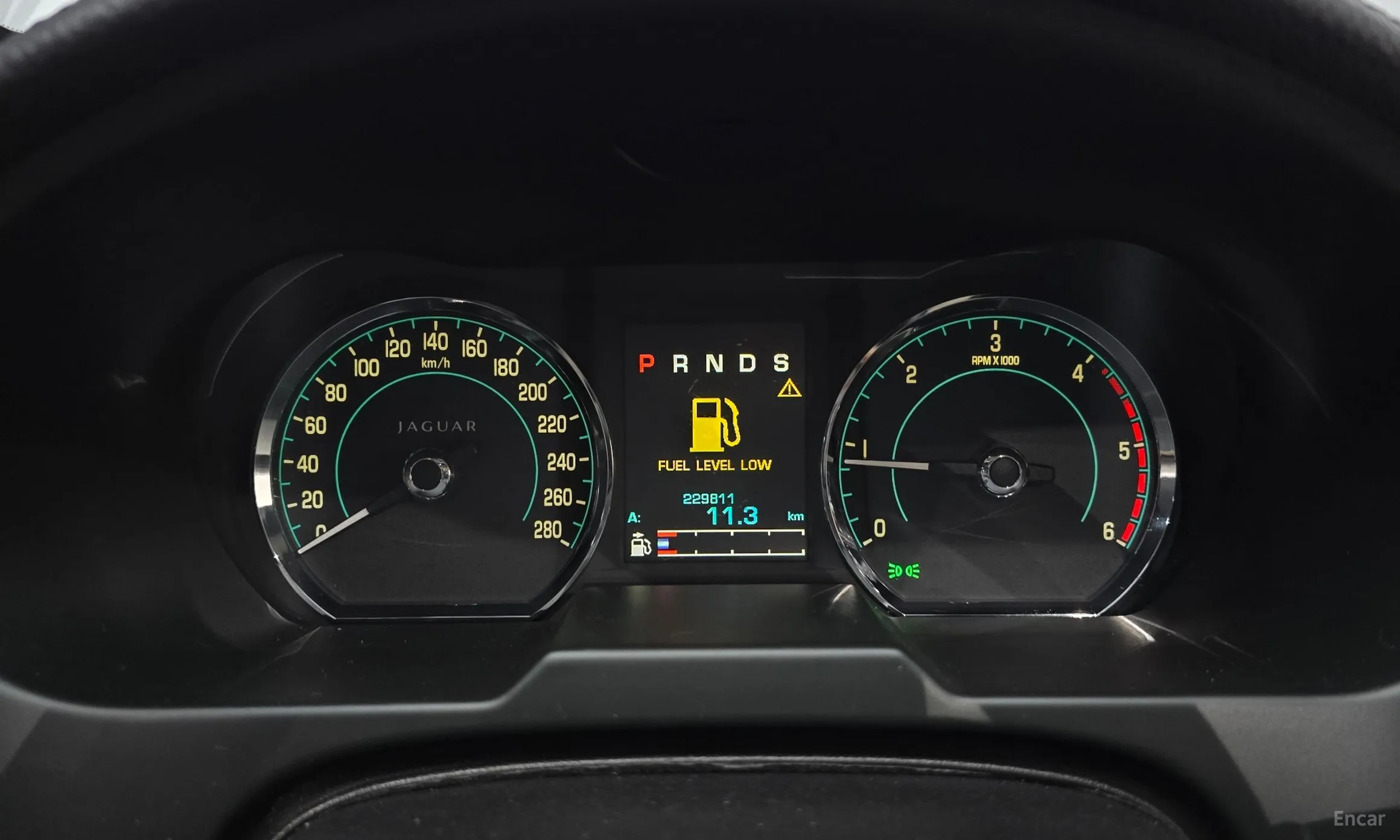 Jaguar New XF превью 8