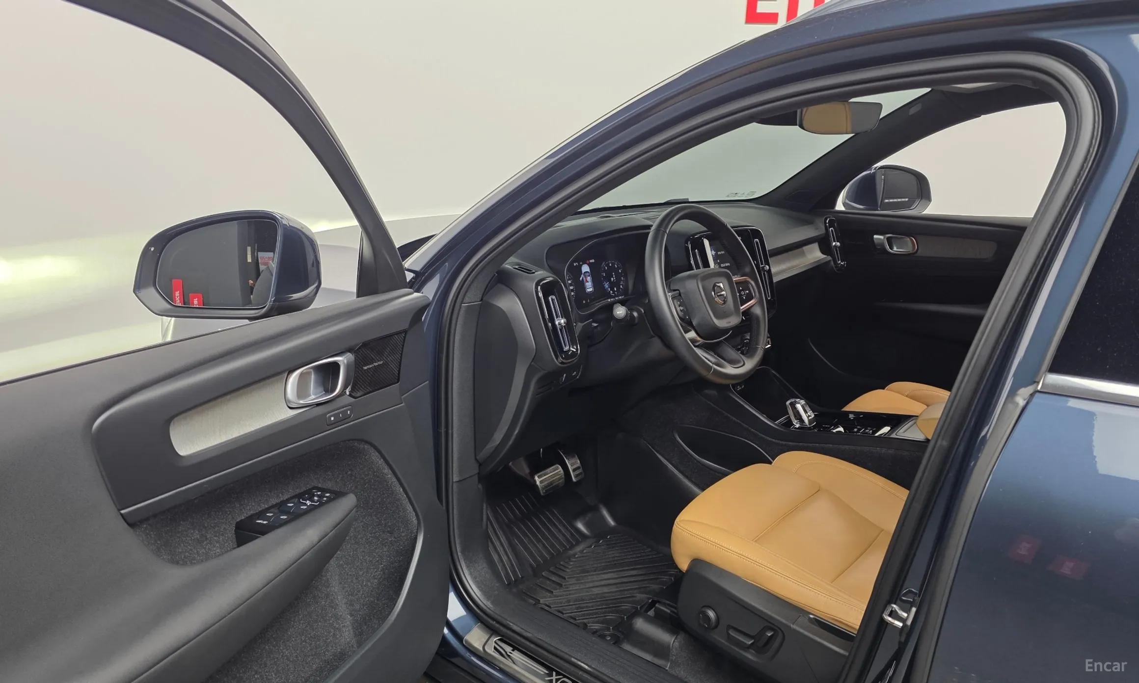 Volvo XC40 превью 10