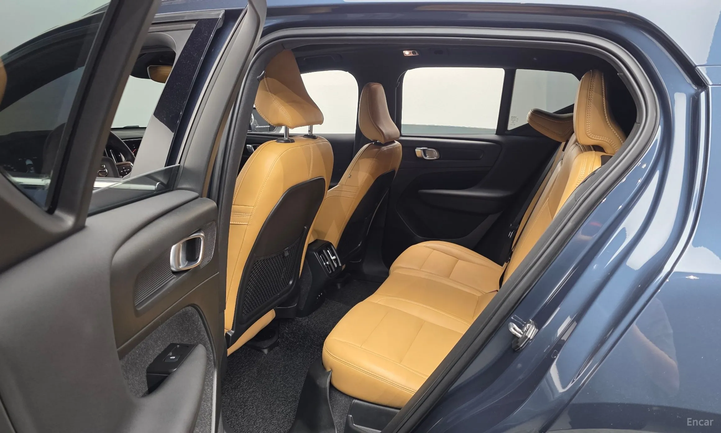 Volvo XC40 превью 11
