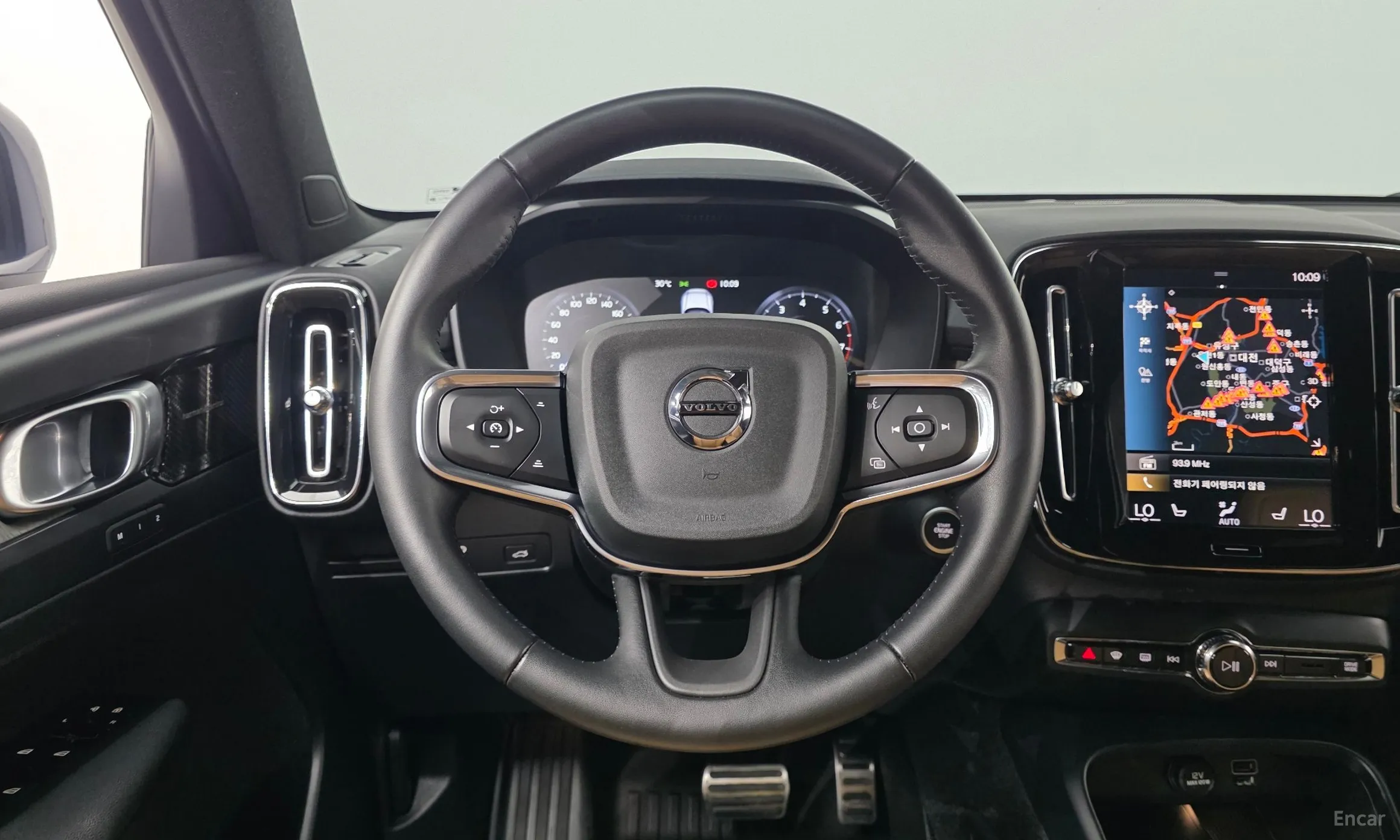 Volvo XC40 превью 14