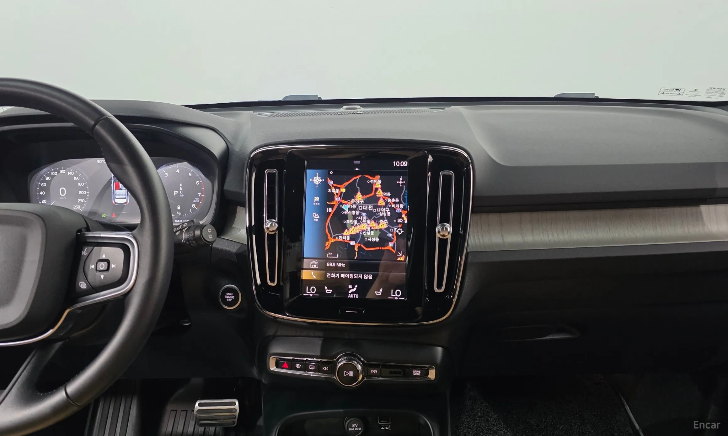 Volvo XC40 превью 15