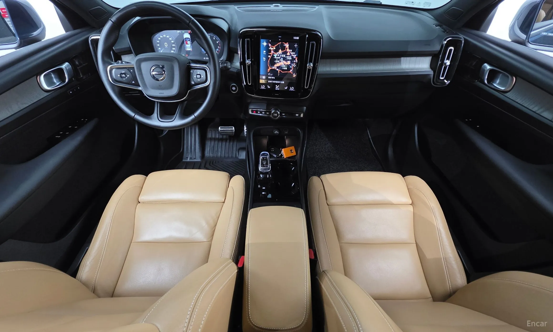 Volvo XC40 превью 7