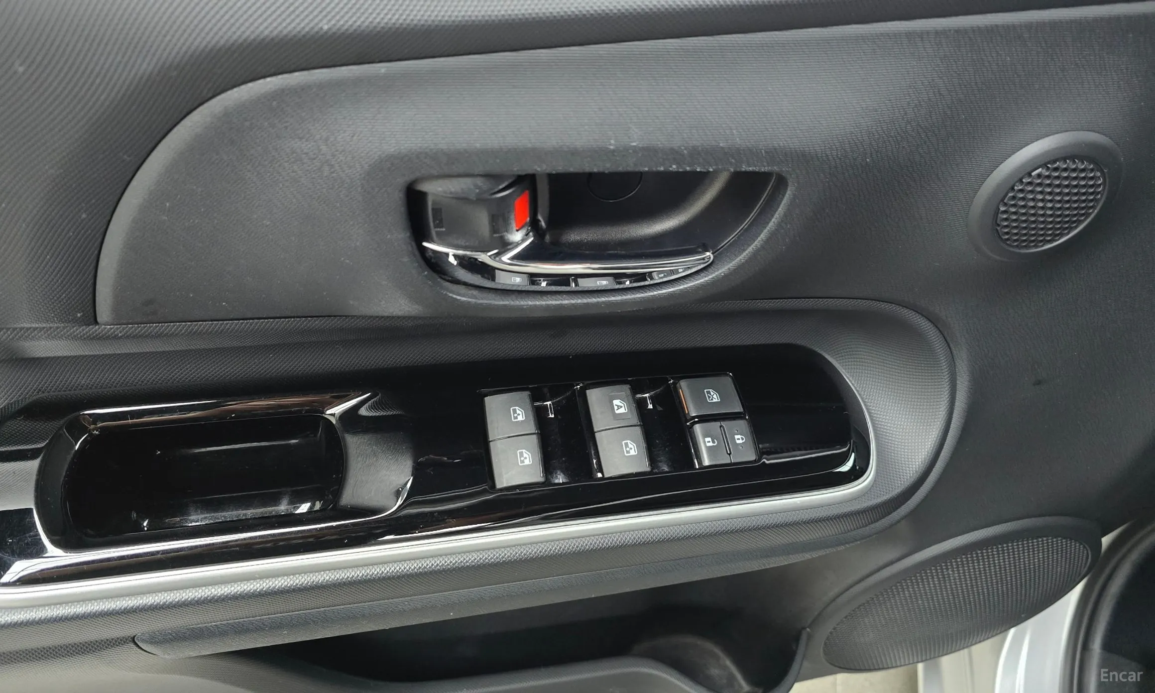 Toyota Prius C превью 15