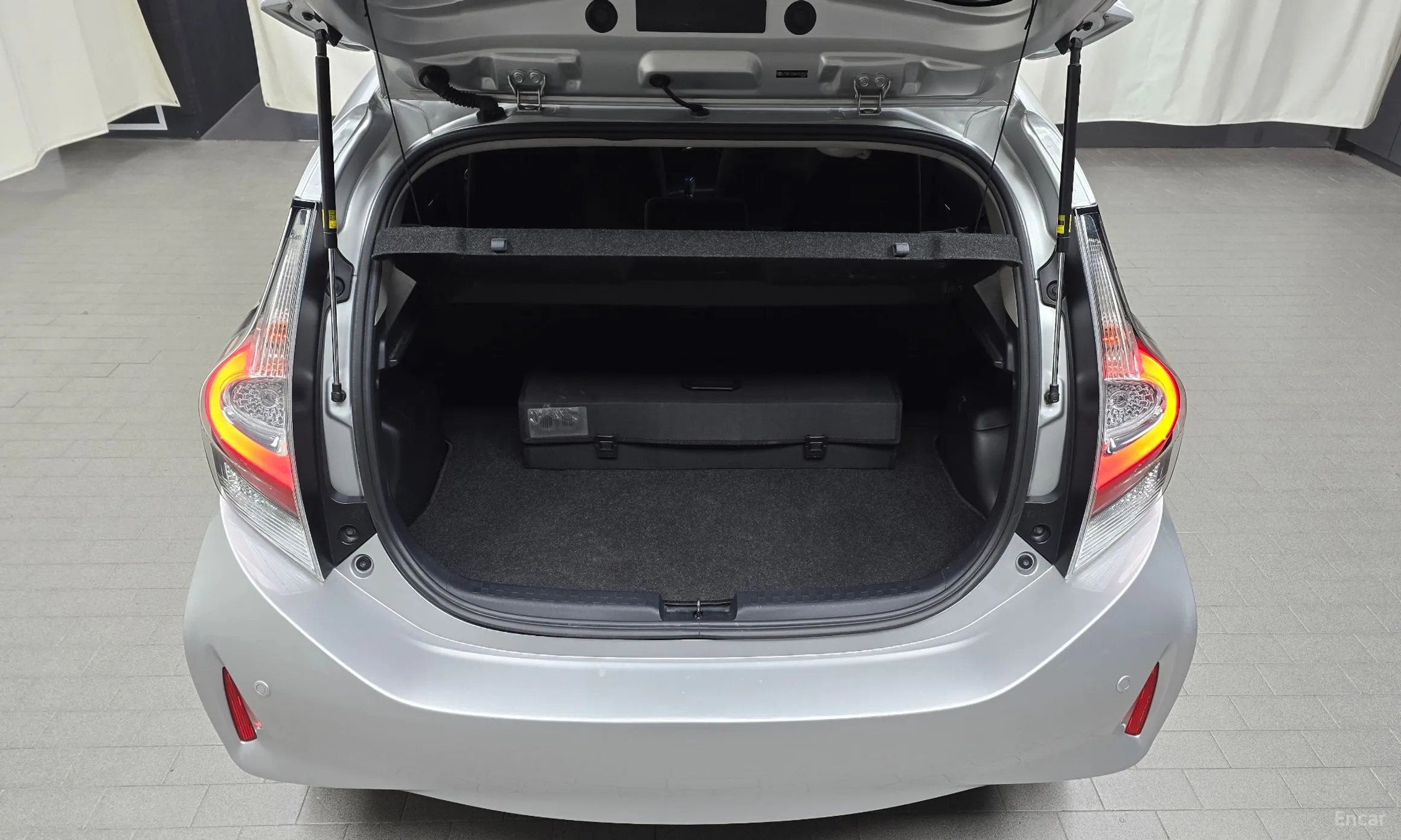 Toyota Prius C превью 20