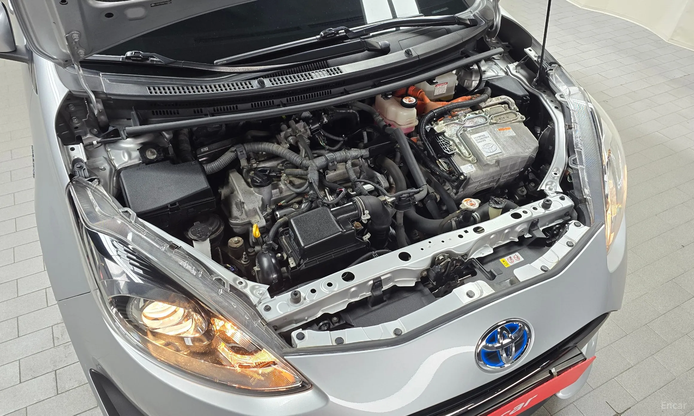 Toyota Prius C превью 6