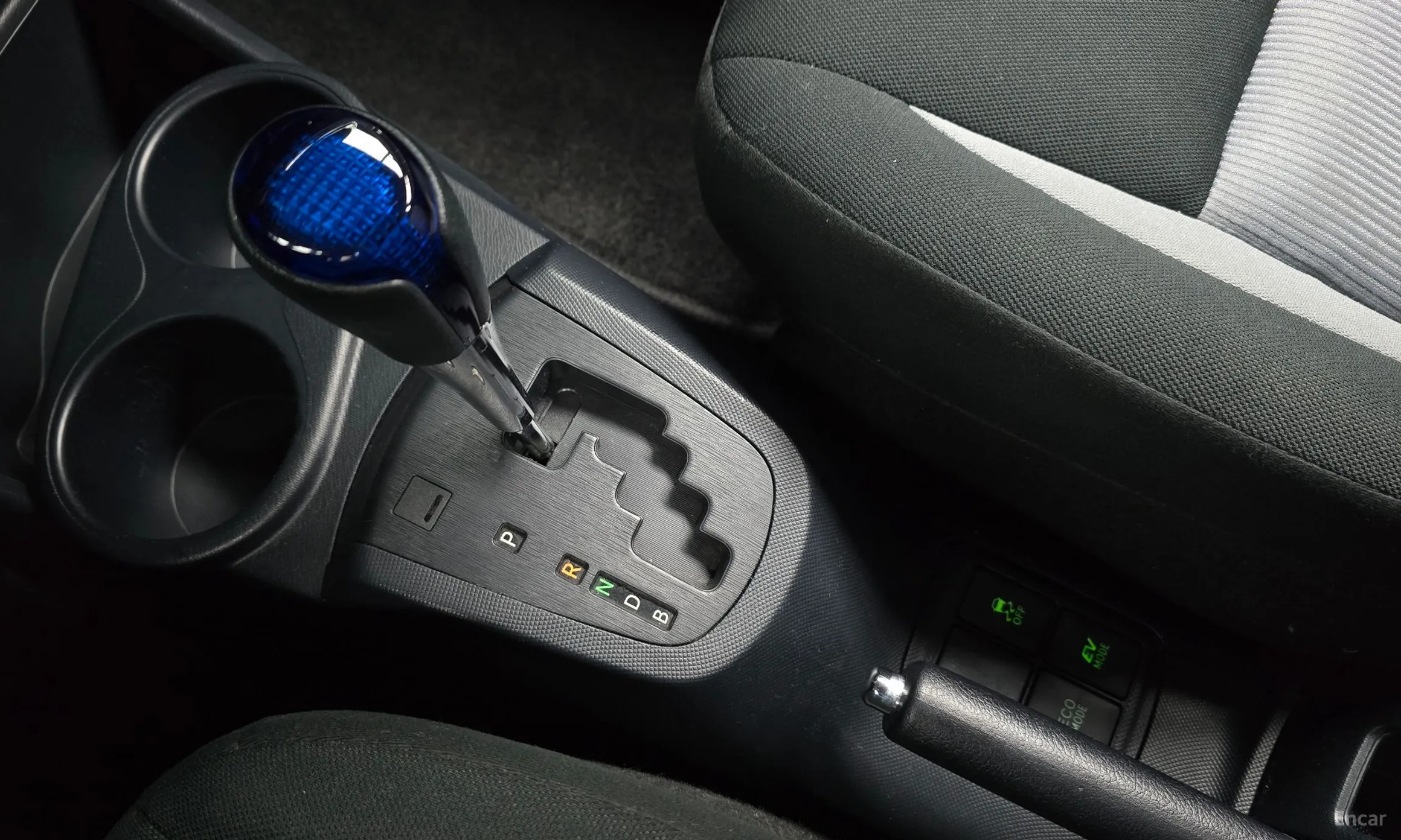 Toyota Prius C превью 9