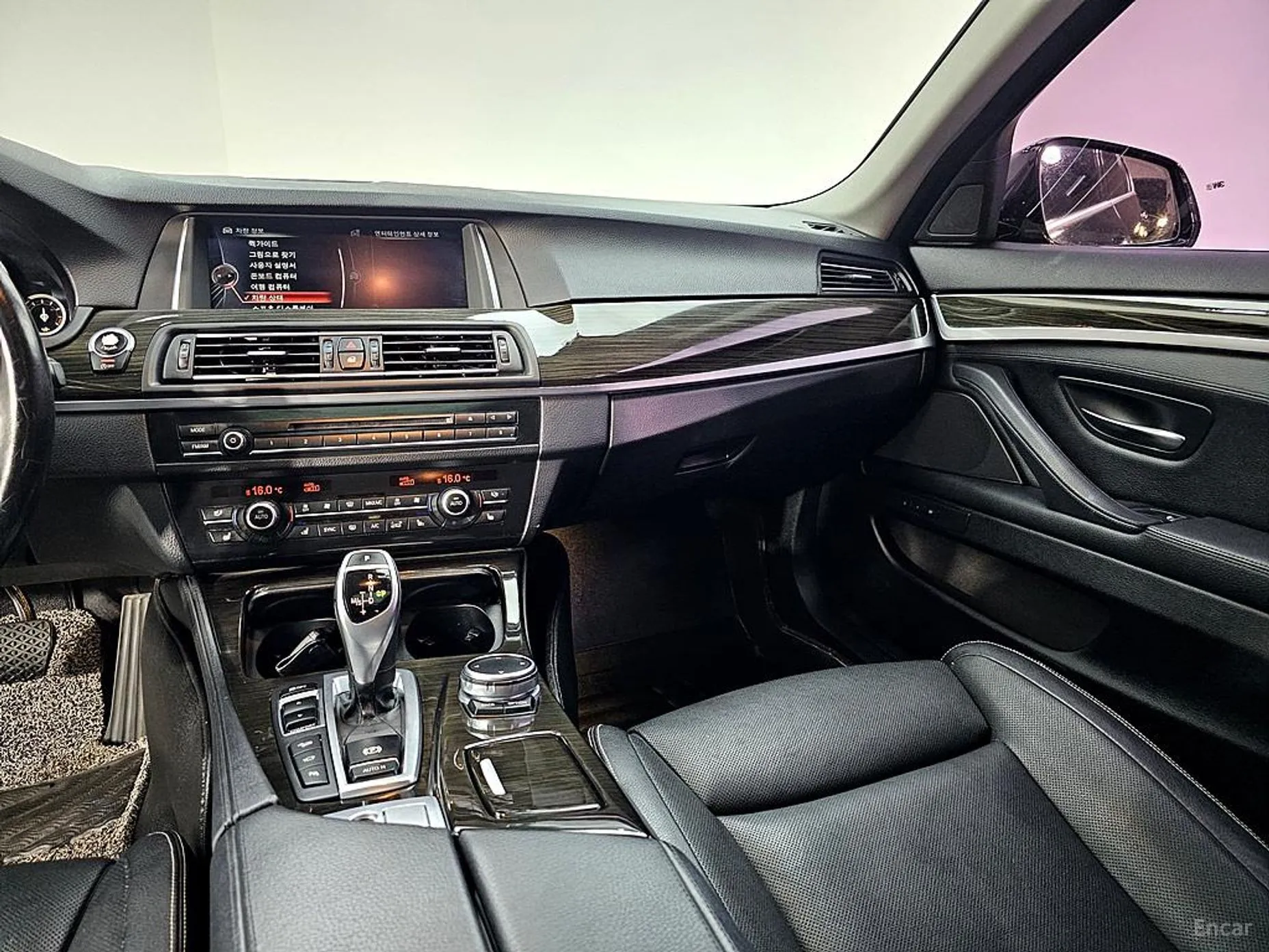 BMW 5 Series (F10) превью 10