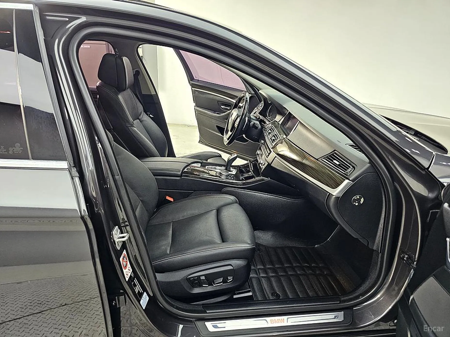 BMW 5 Series (F10) превью 11