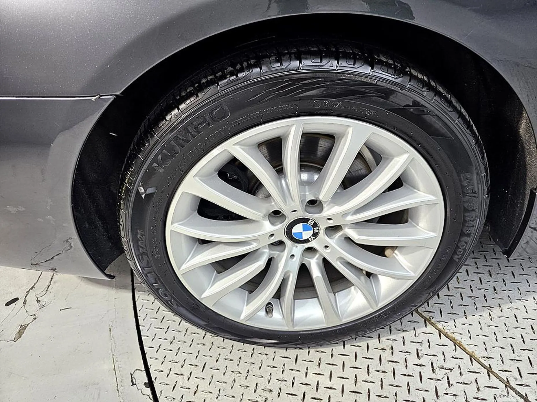 BMW 5 Series (F10) превью 20