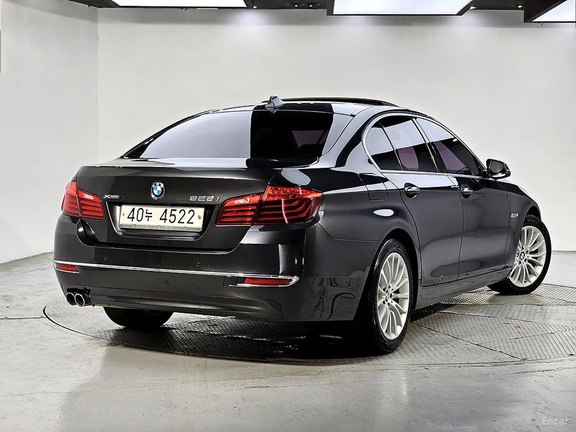 BMW 5 Series (F10) превью 4