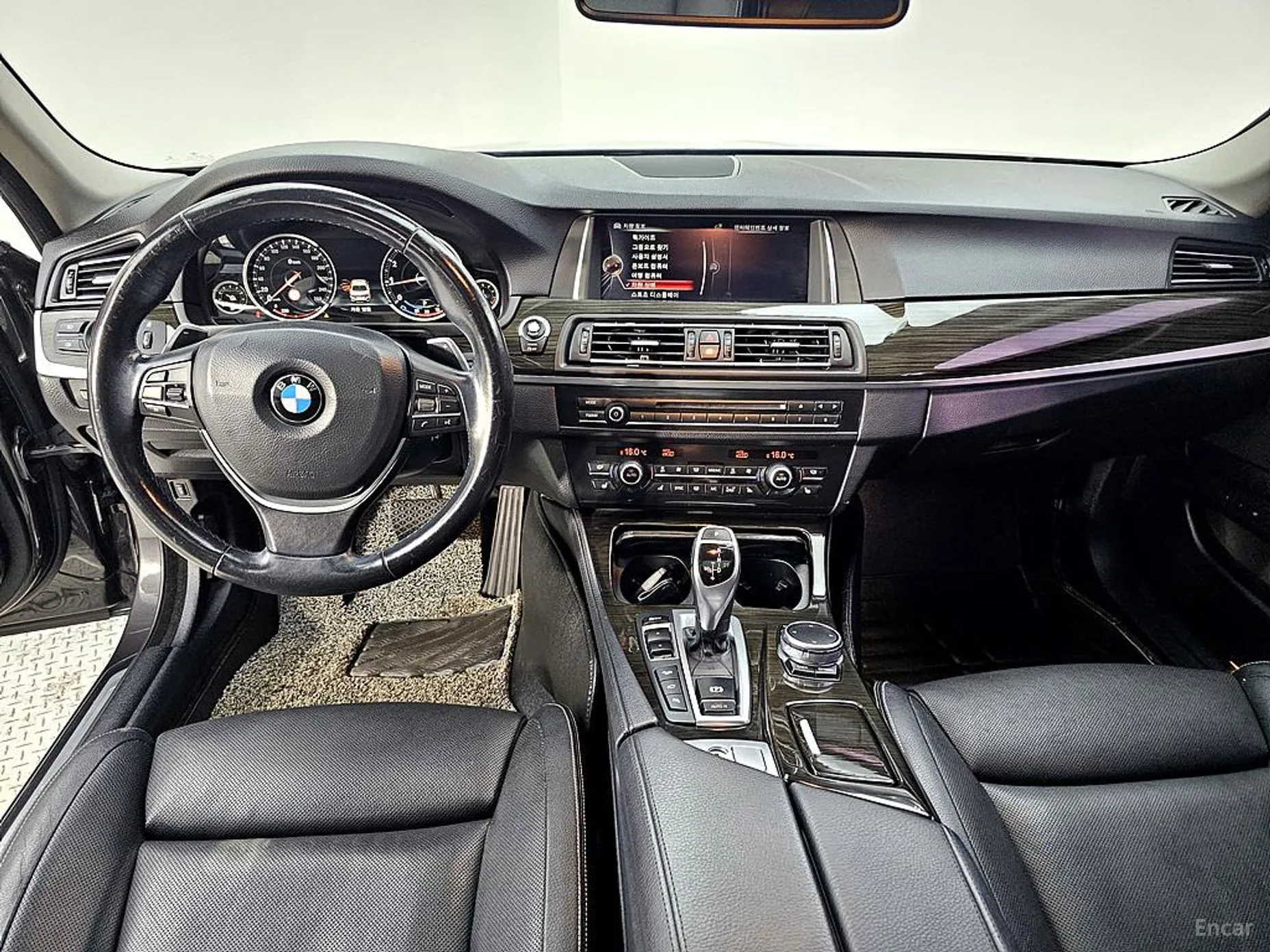 BMW 5 Series (F10) превью 5